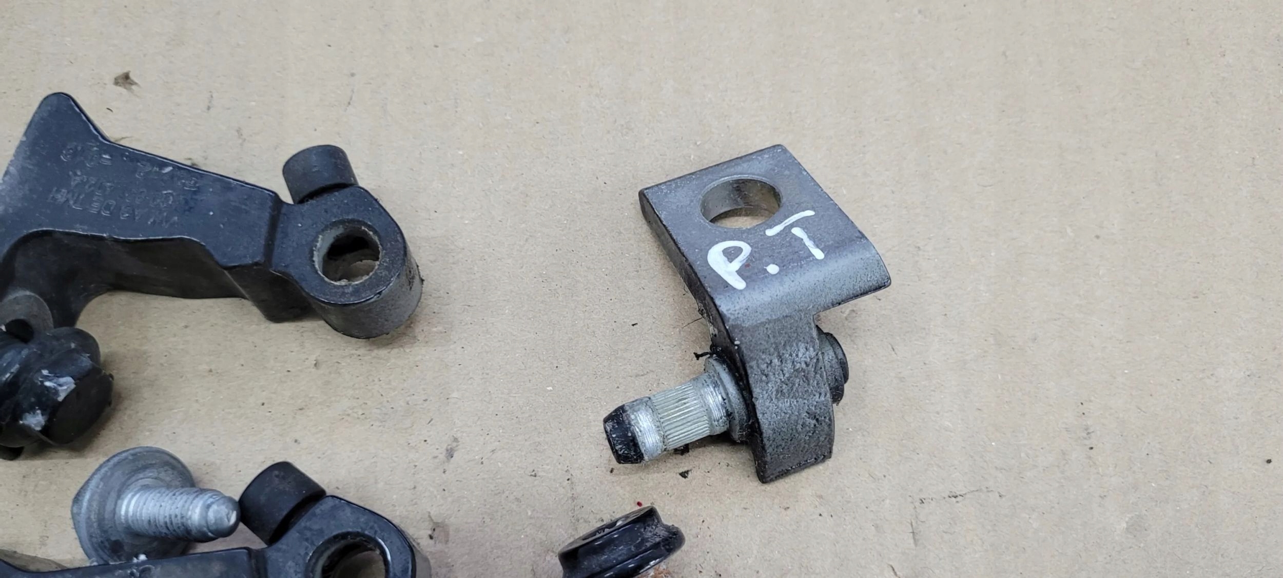 A6 C7 4G hinge hinges door left left rear part rear. LY9B 2X