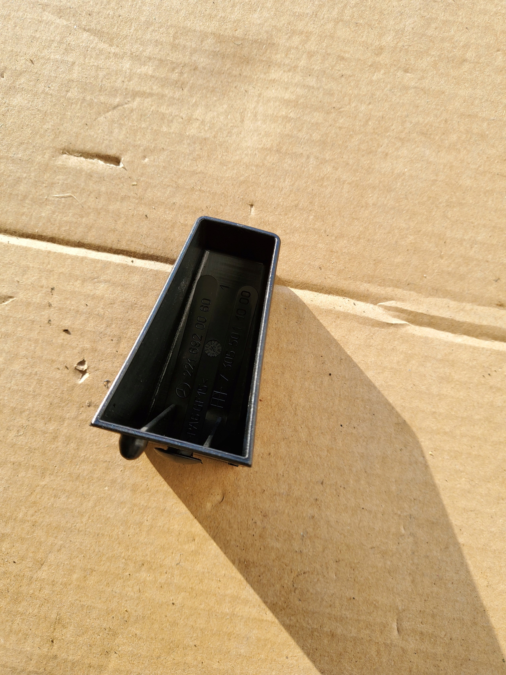 bracket cover console MERCEDES S W221 2216920060