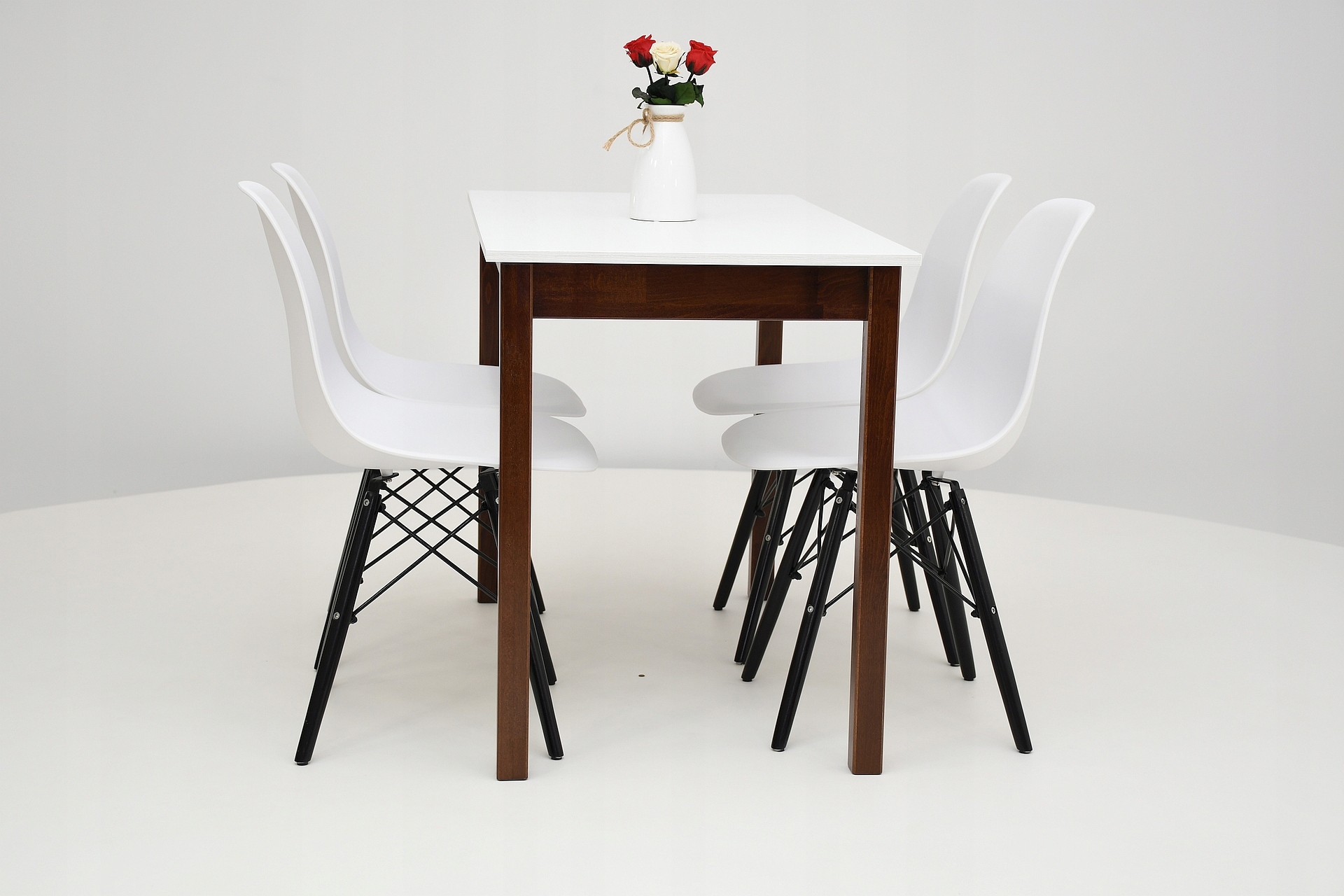 MAŁY ZESTAW DO KUCHNI STÓŁ + 4 KRZESŁA Liczba krzeseł w zestawie 4