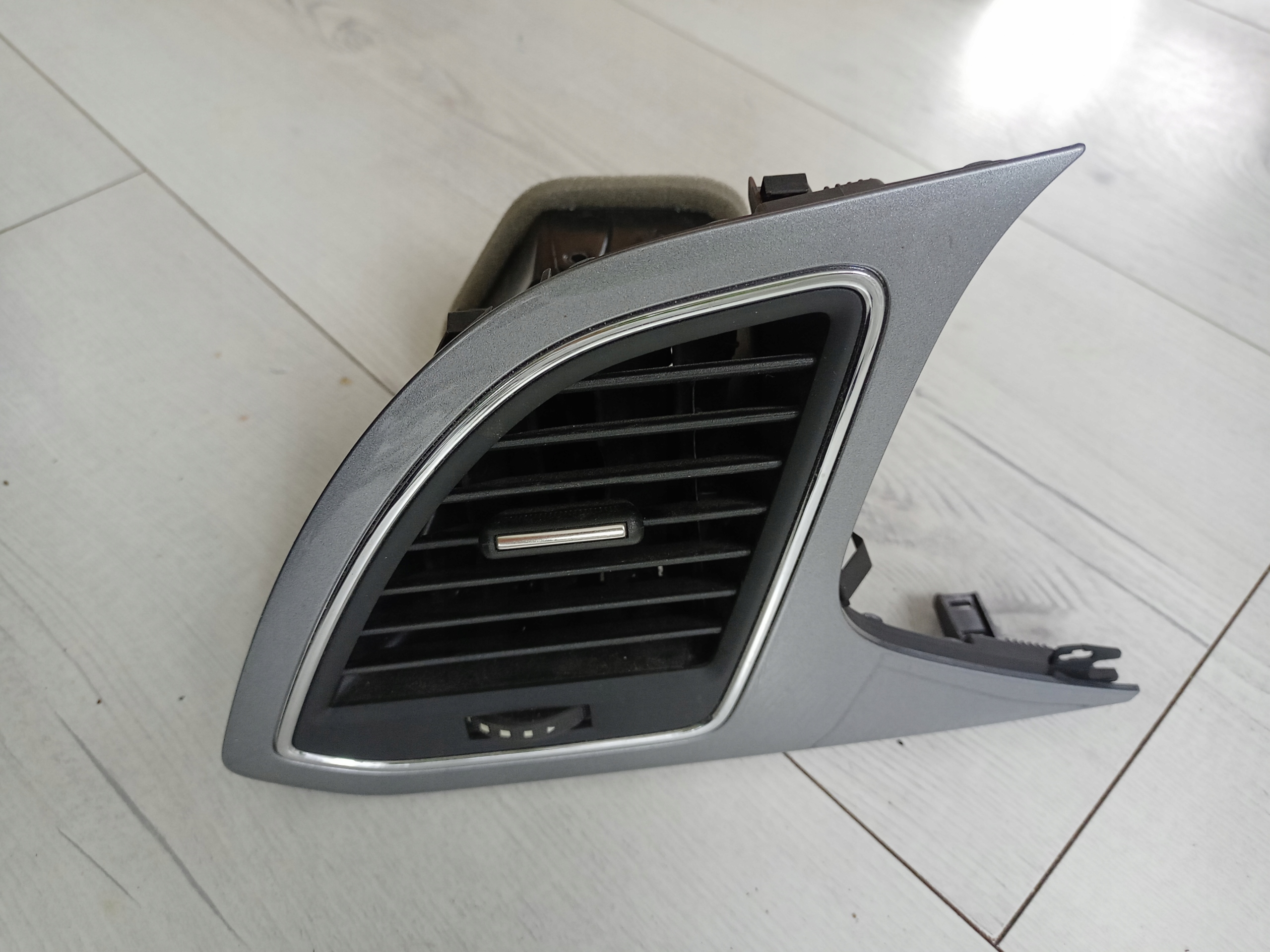 LEON III 5F KRATKA NAWIEWU W DESKĘ LEWA