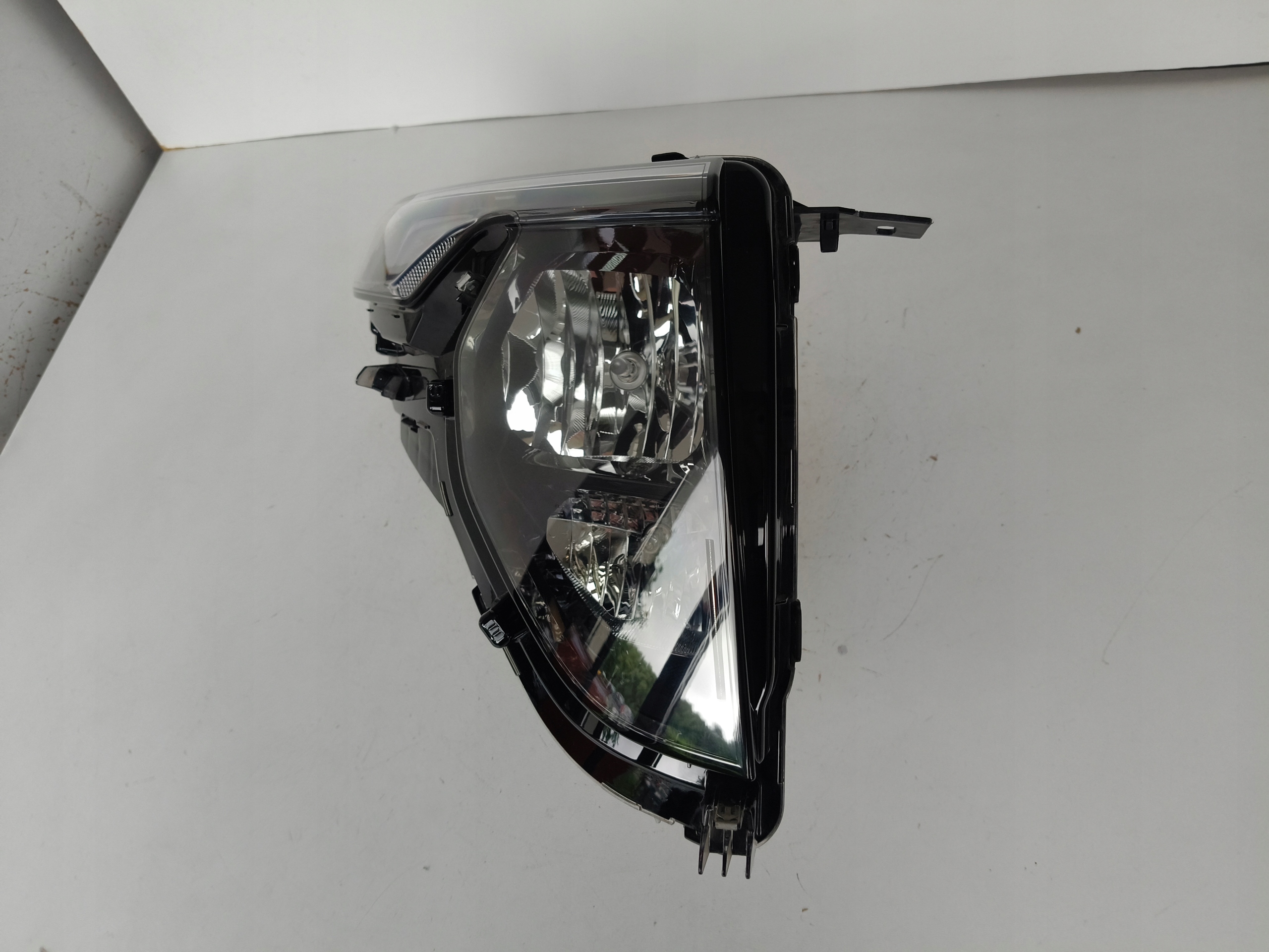 light right REFLEKTOR FORD TRANSIT COURIER 24
