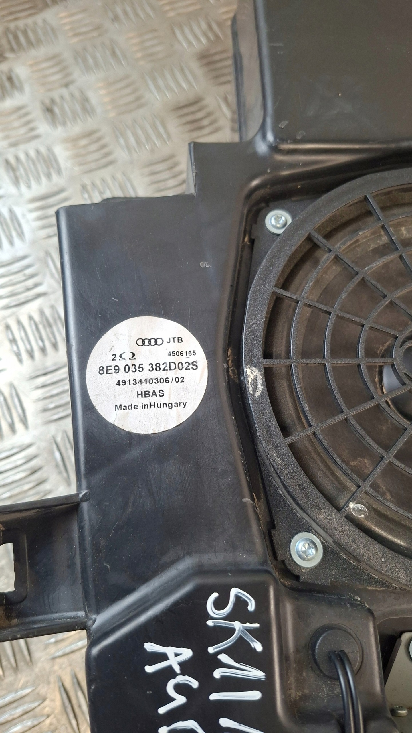 SUBWOOFER AUDI A4 B7 KOMBI