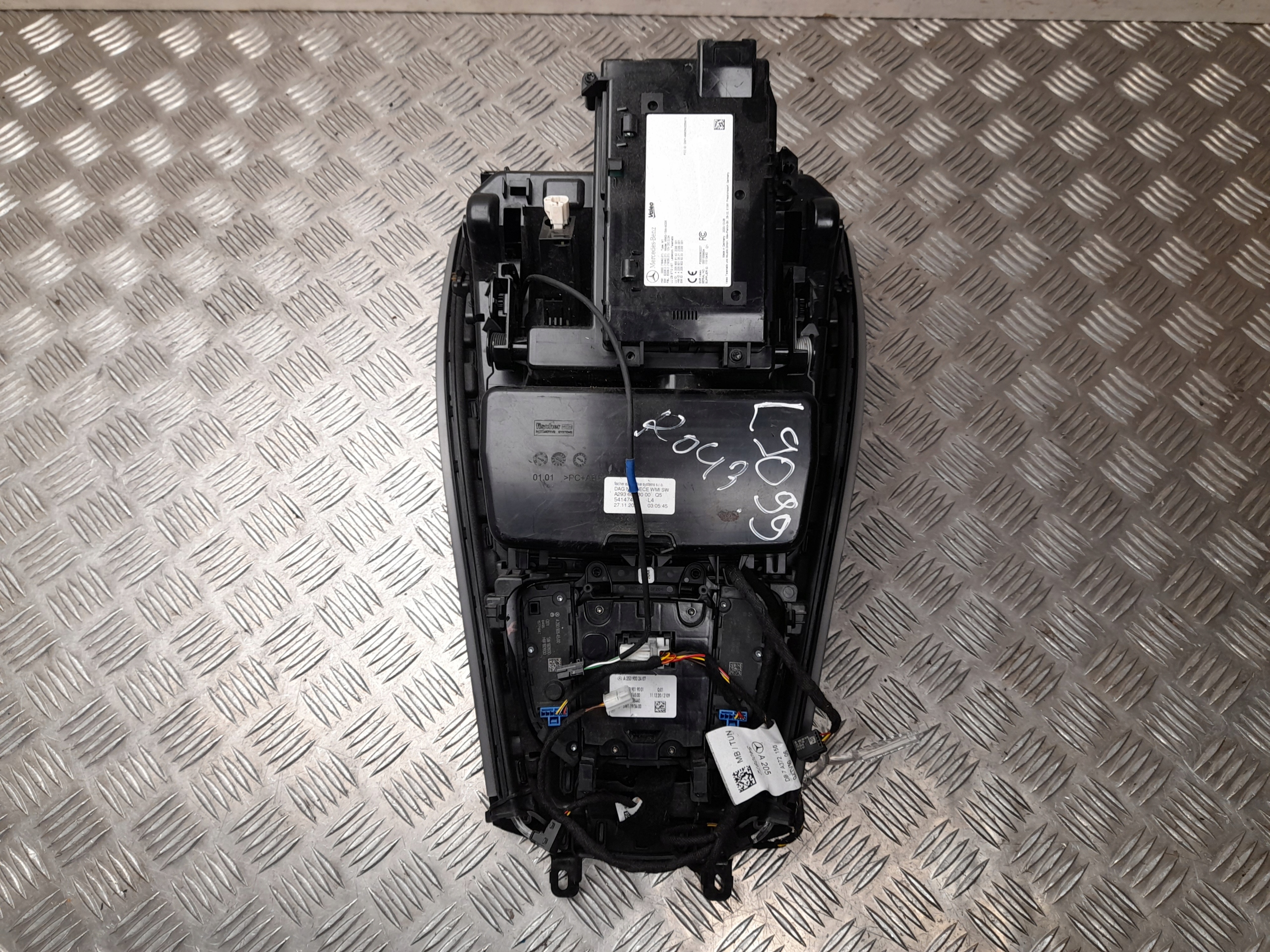 центральная консоль mercedes-benz EQC 2020 A2936803000