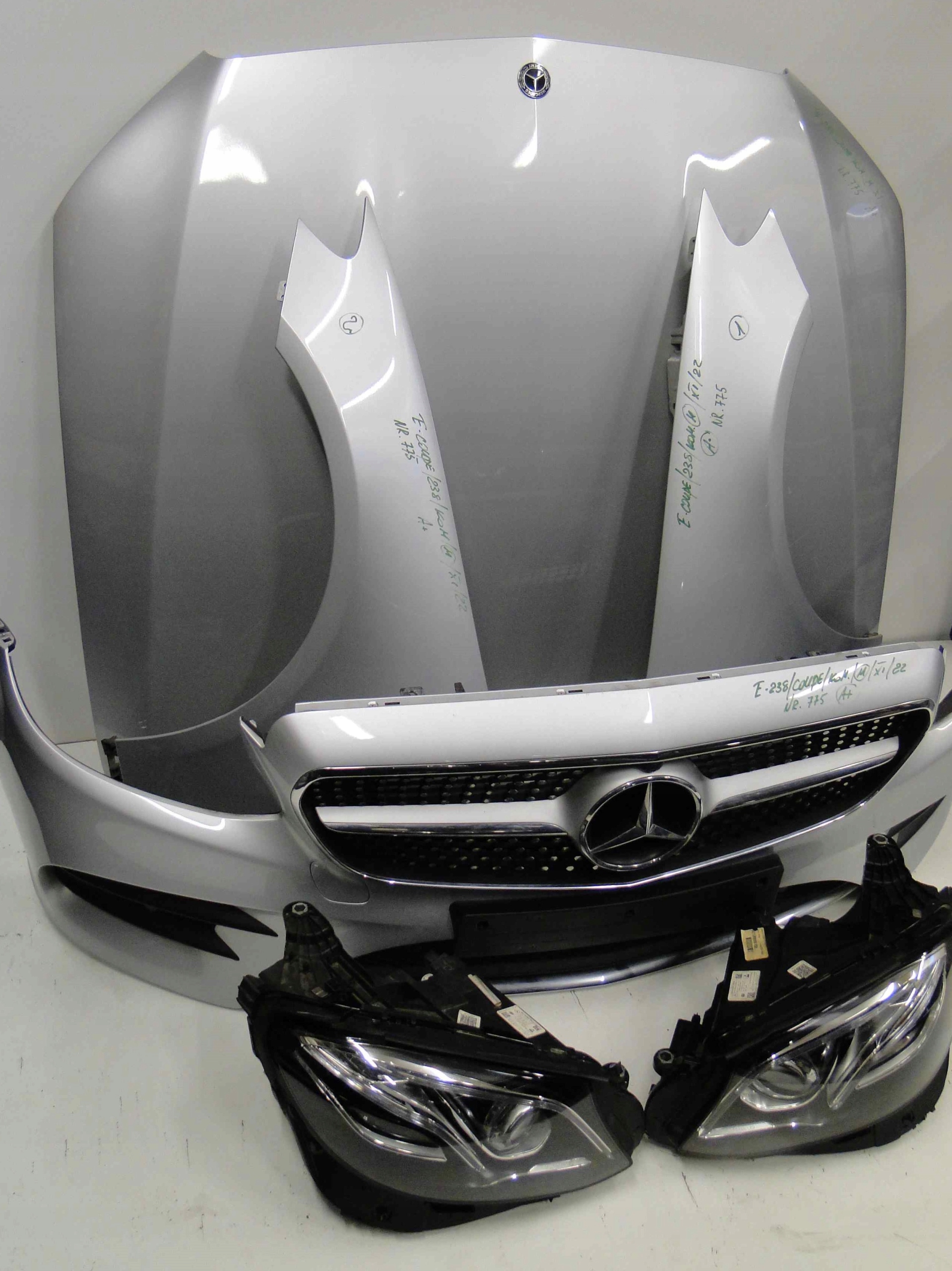 MERCEDES E 238 C/A W238 PAS PRZEDNI WZMOCNIENIE Numer katalogowy części A2136206300 A2136201700