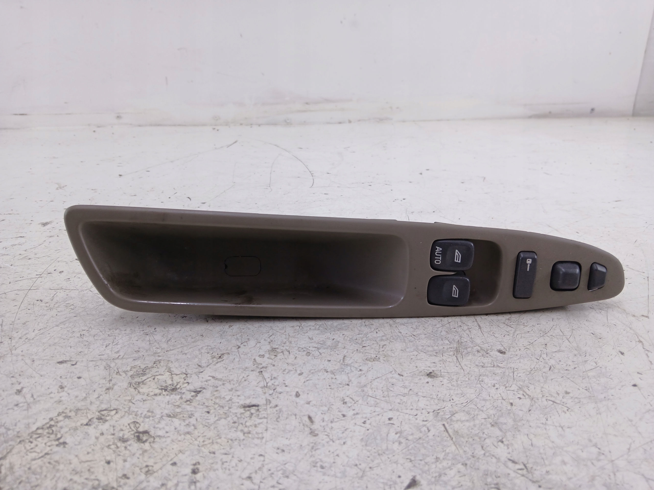 VOLVO V40 S40 a PANEL okna levý předek 30889751