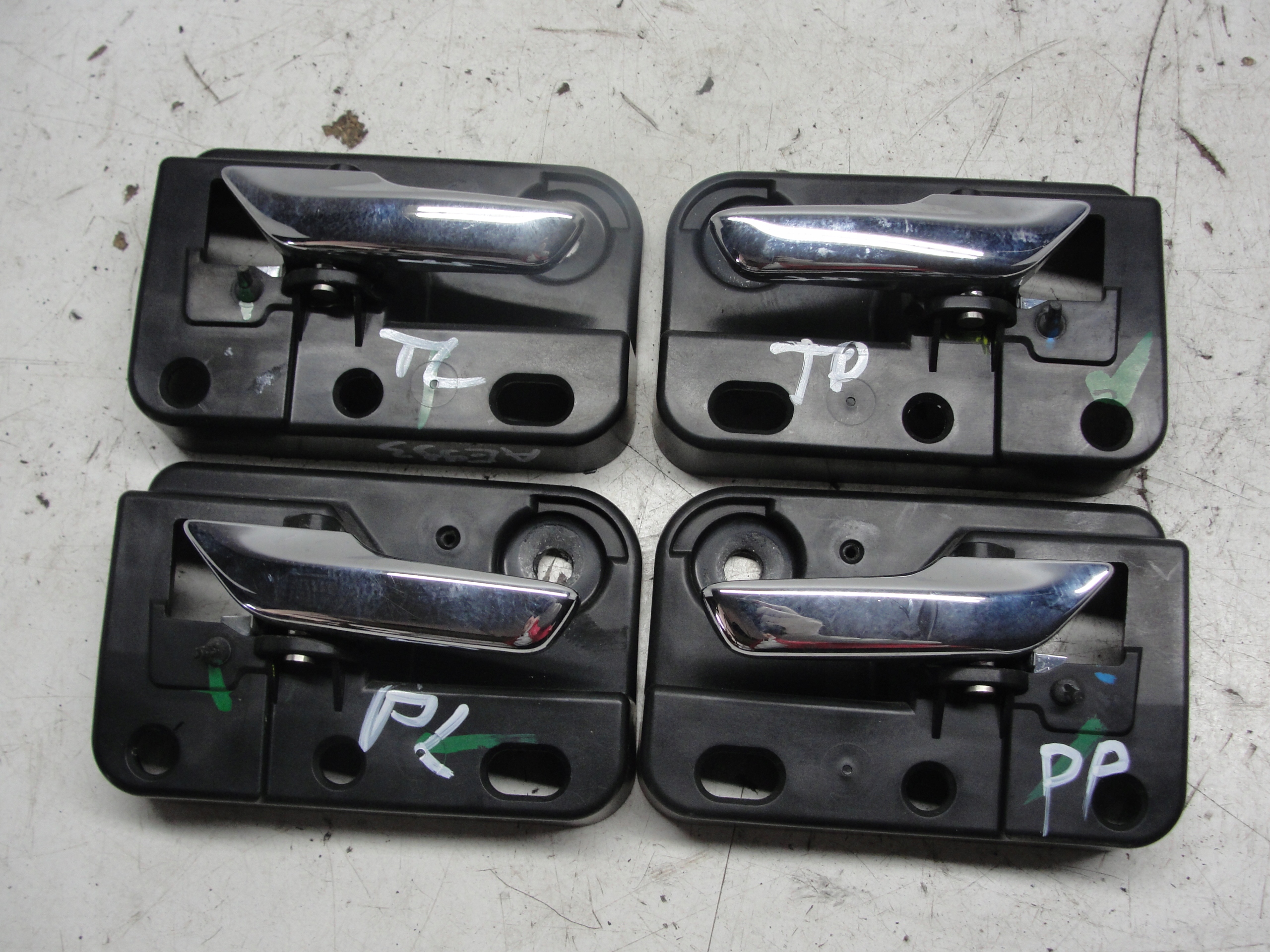 KLAMKA WEWNĘTRZNA DODGE JOURNEY FREEMONT 08r.