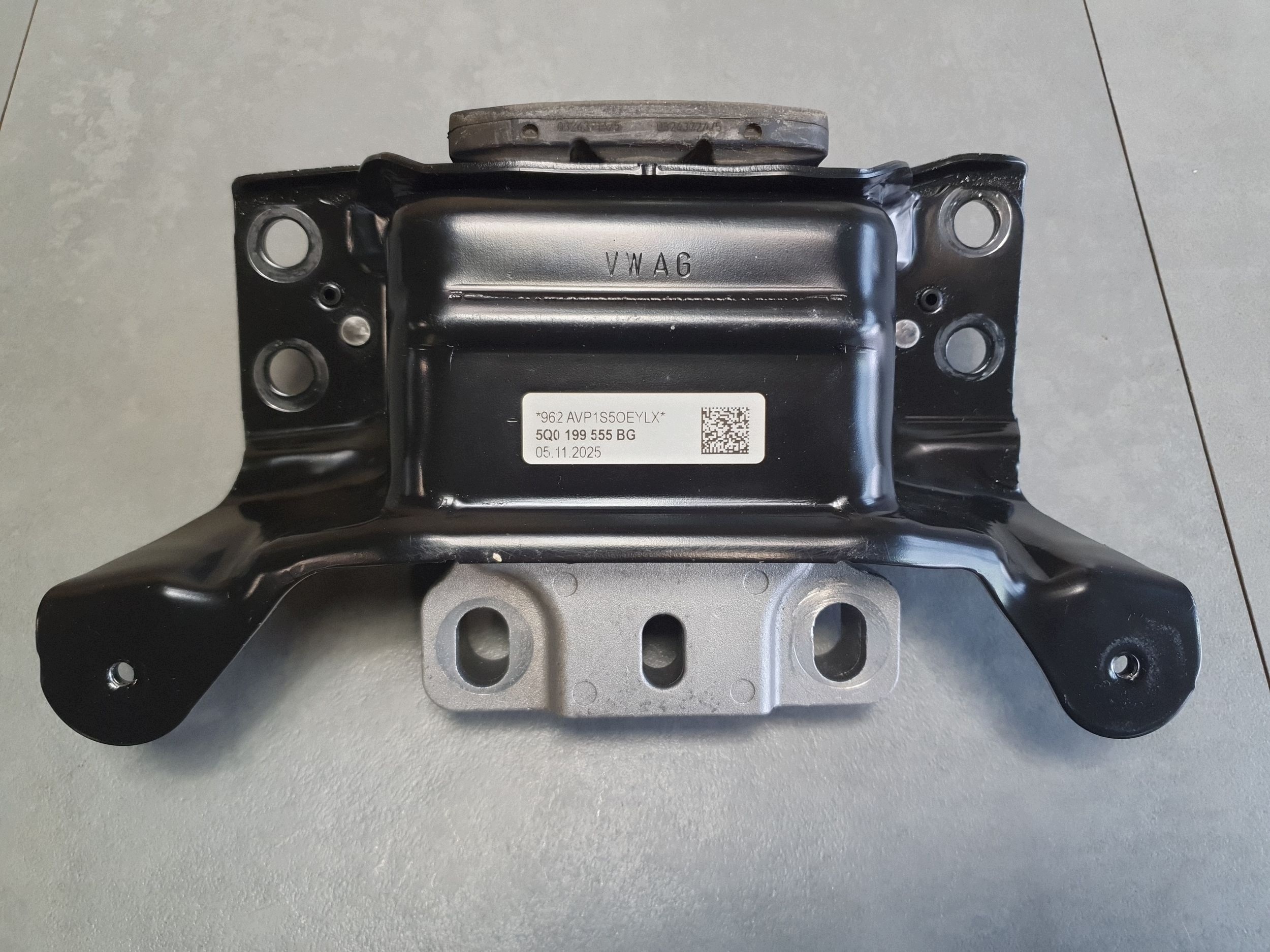 Audi A3 8Y console airbag engine mount 5Q0199555BG