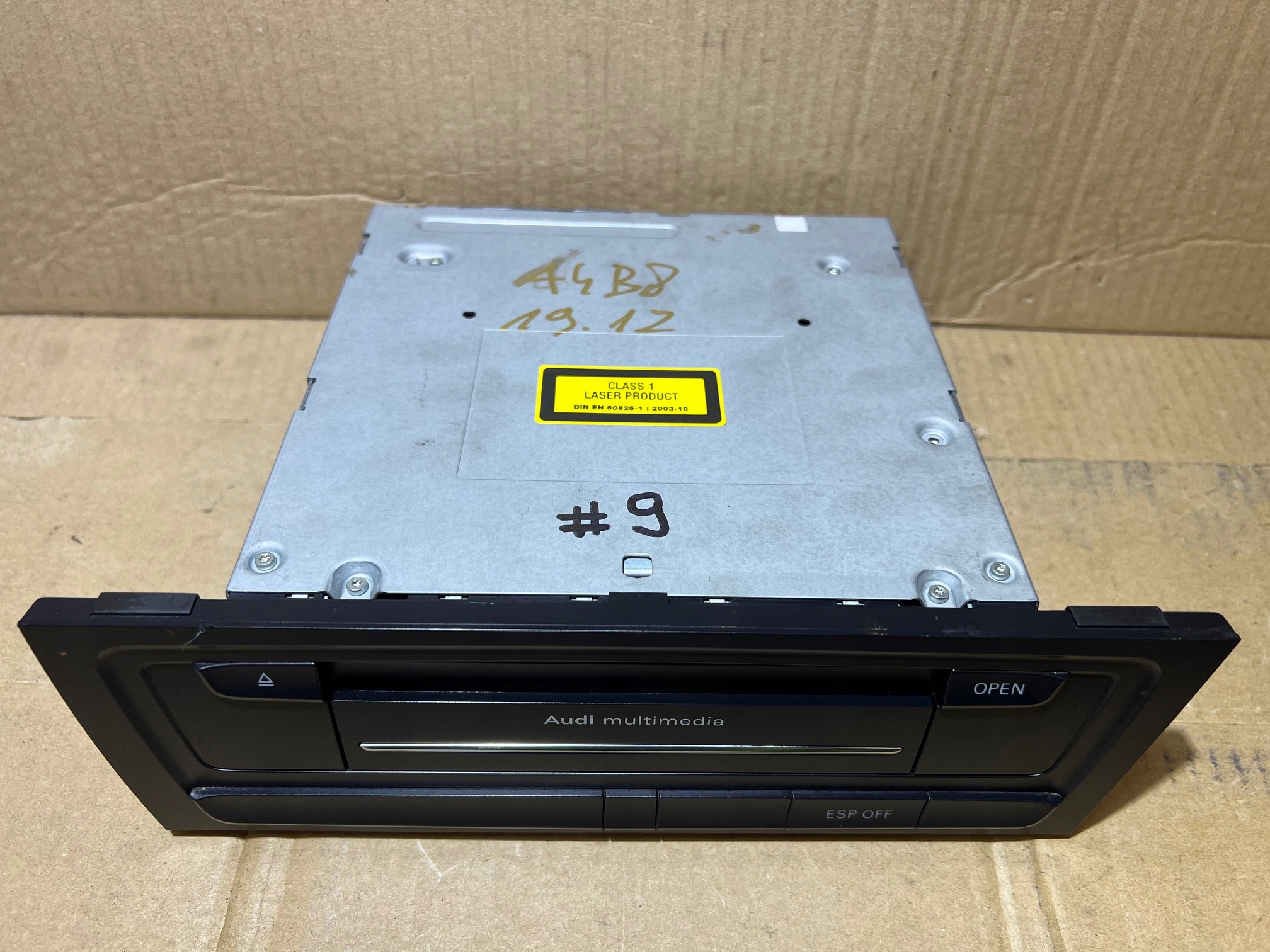 AUDI A4 B8 A5 8T CZYTNIK der Navigation MULTIMEDIA 8T2035666D