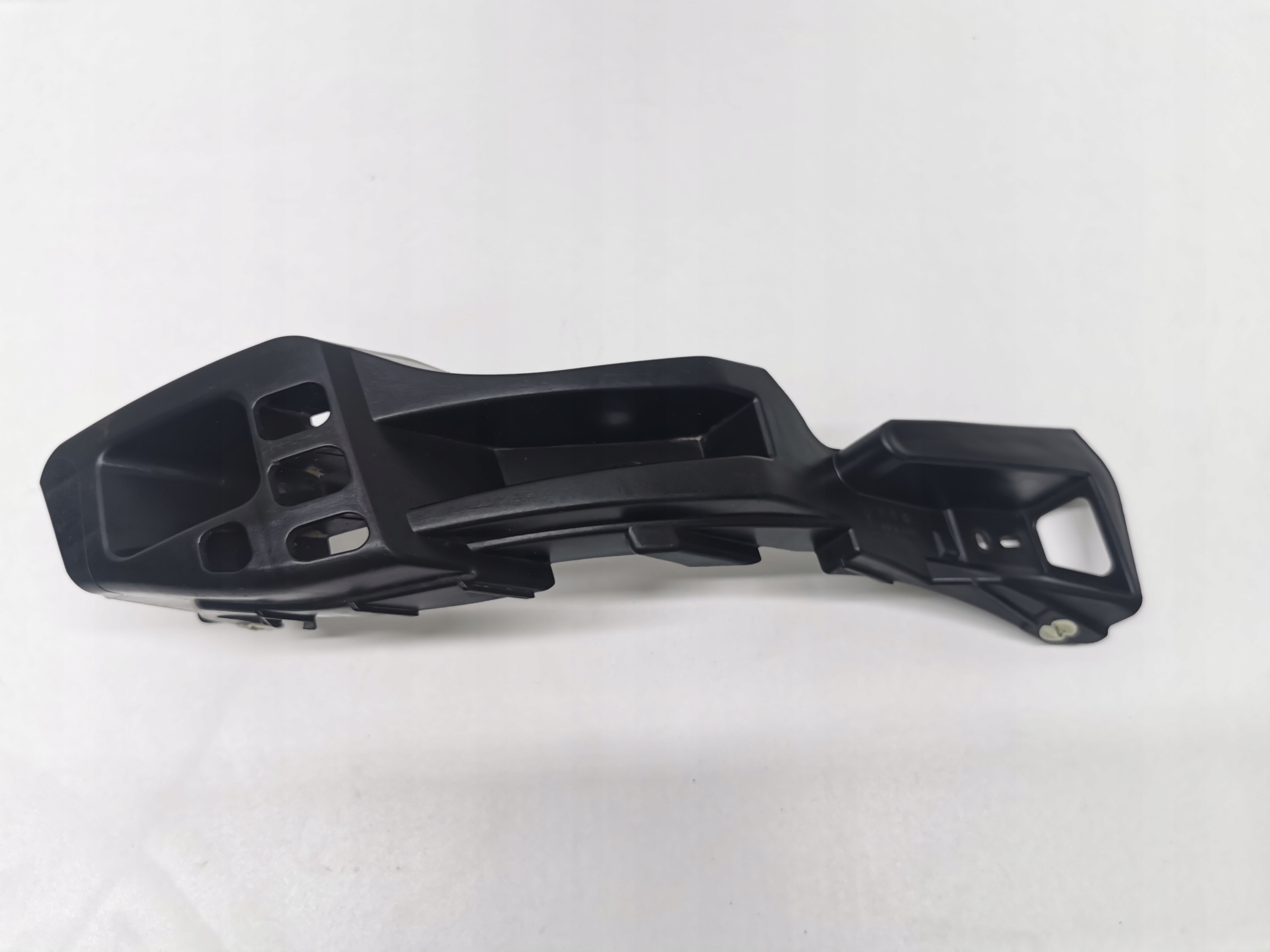bumper bracket left rear part PORSCHE CAYENNE II 7P5807393