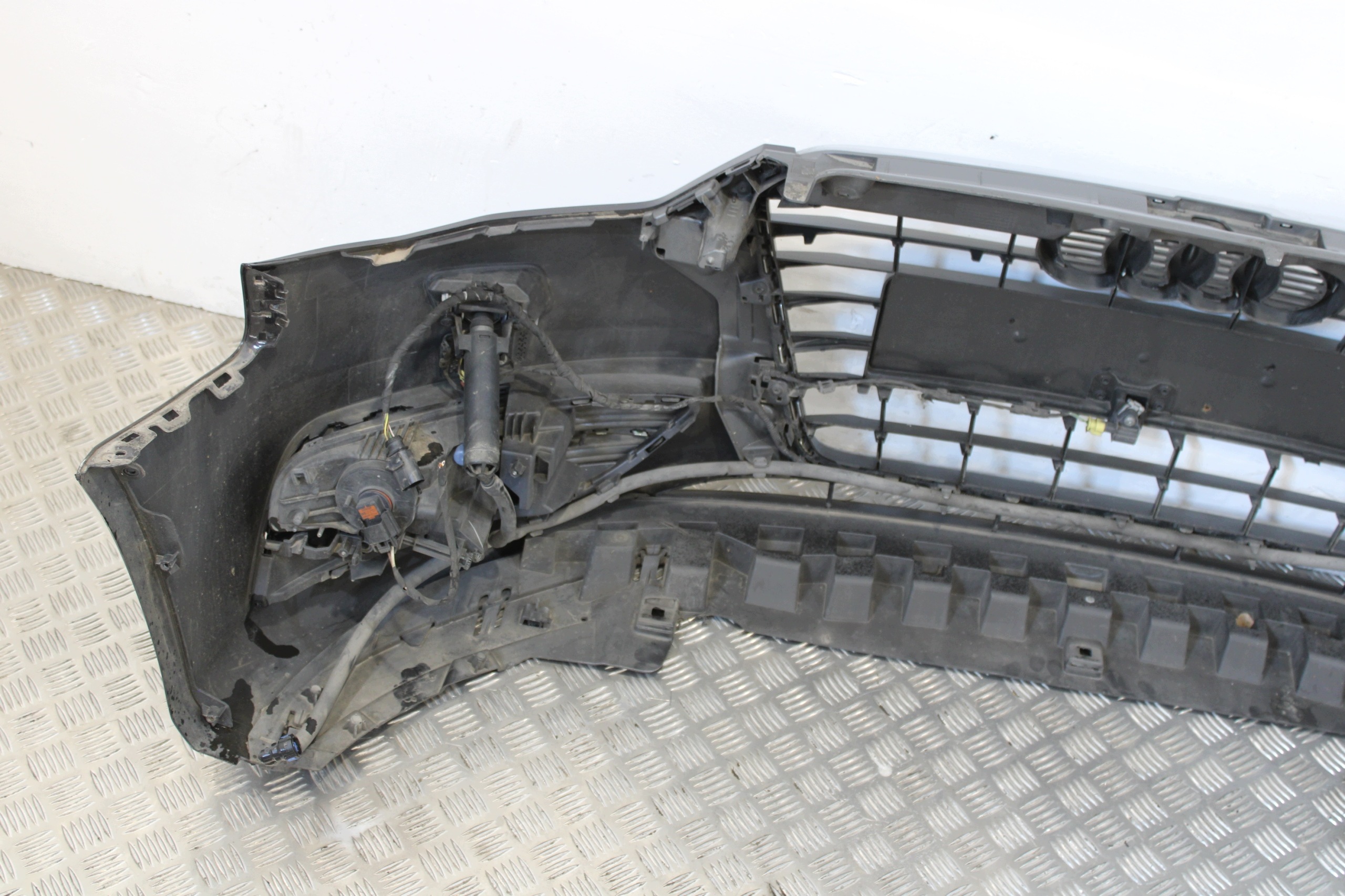 bumper front front washers of lights AUDI A3 8V0 8V4 H/B 2.0 TDI