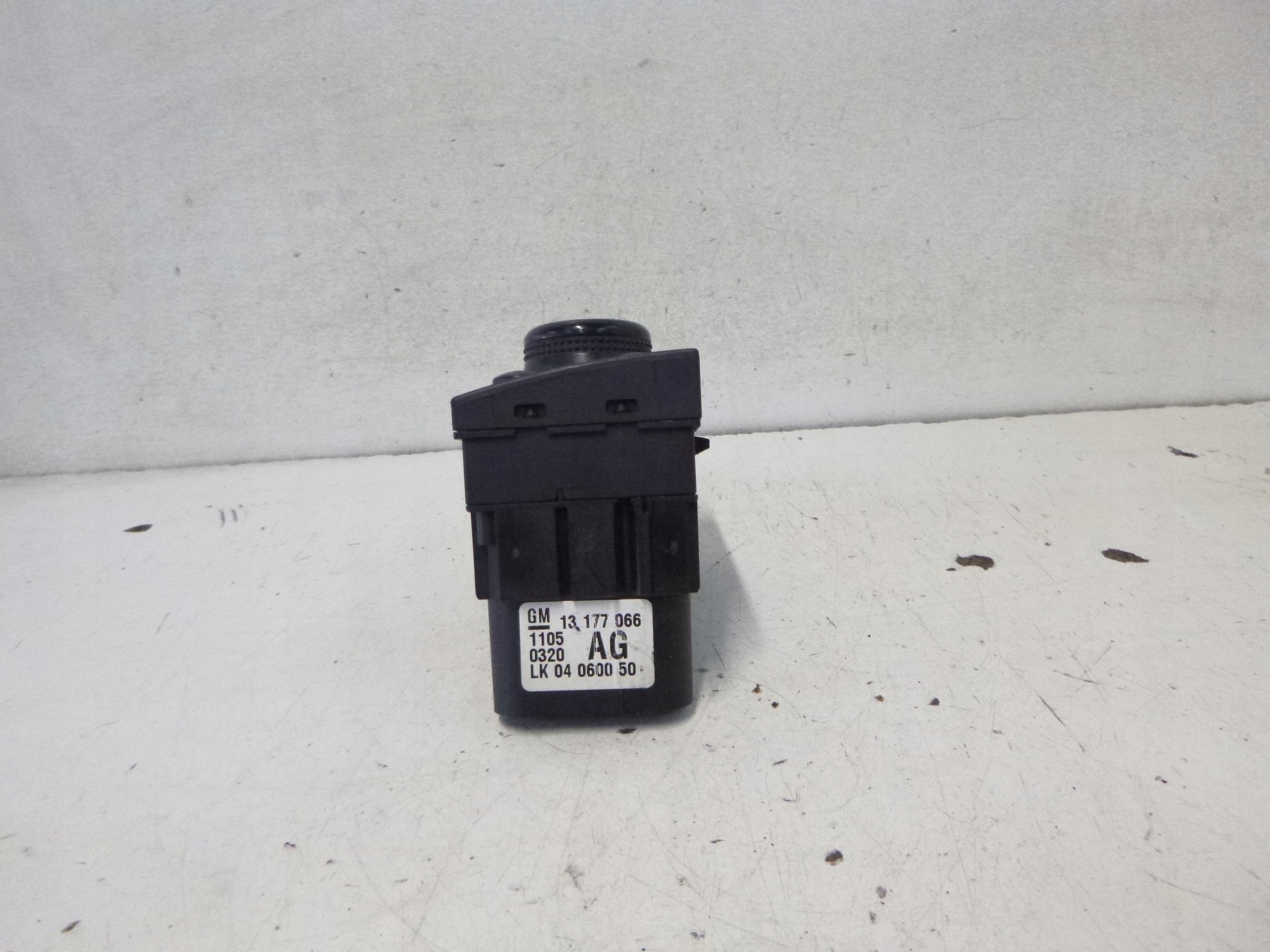 INTERRUTTORE COMANDO LUCI OPEL VECTRA C 13177066 2004