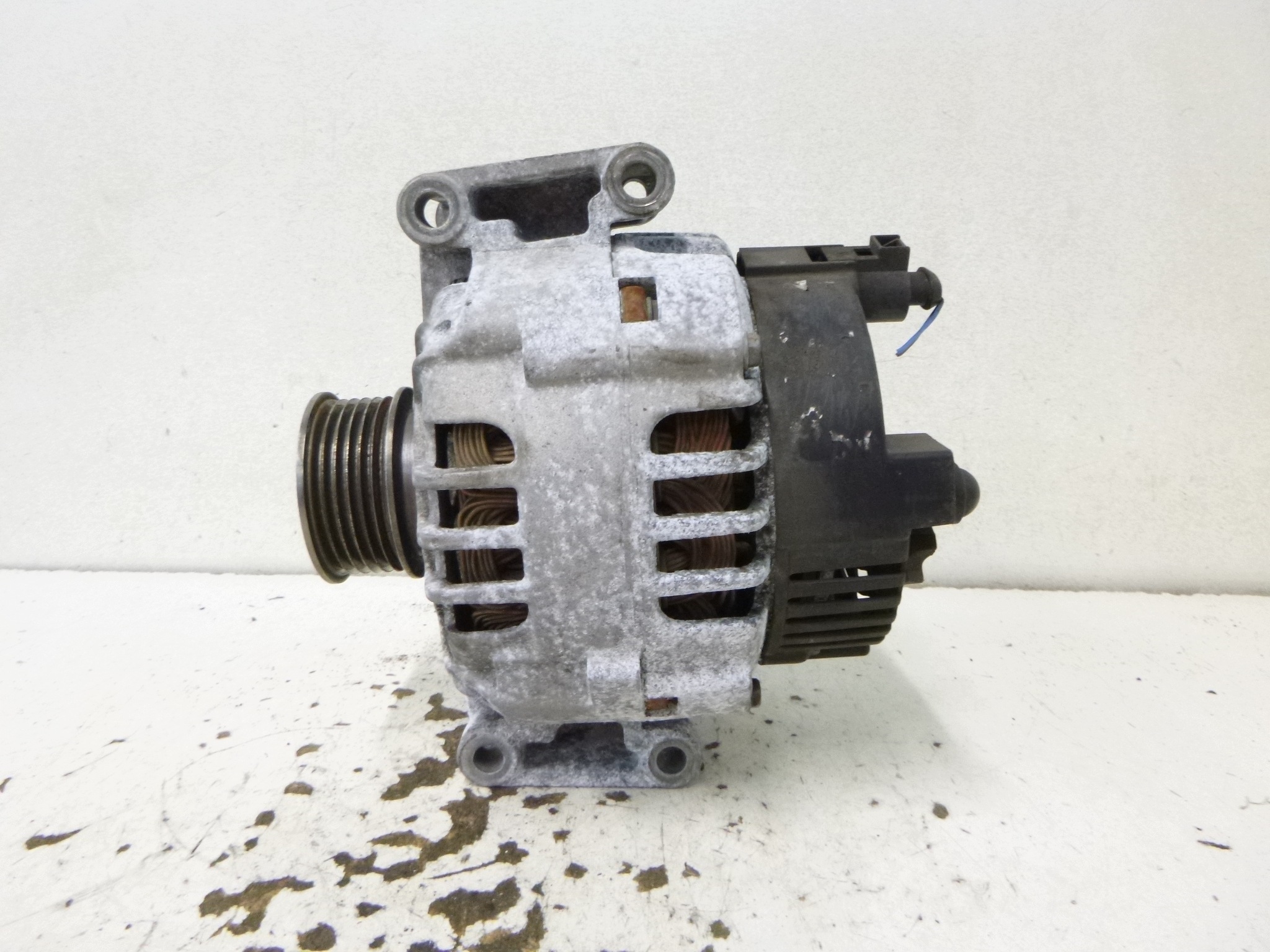 Alternator Audi A4 B6 2.0 ALT Valeo 140A
