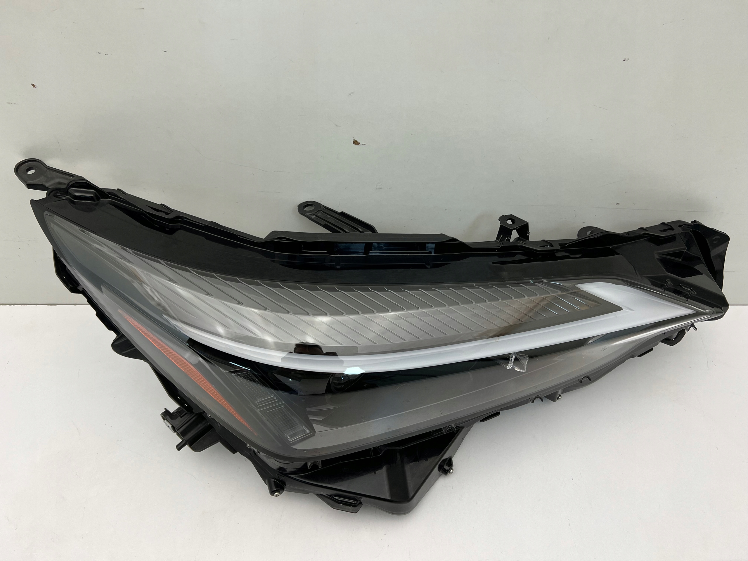 LEXUS NX II LAMPA PRZEDNIA PRAWA FULL LED N 2019- Producent części Lexus OE