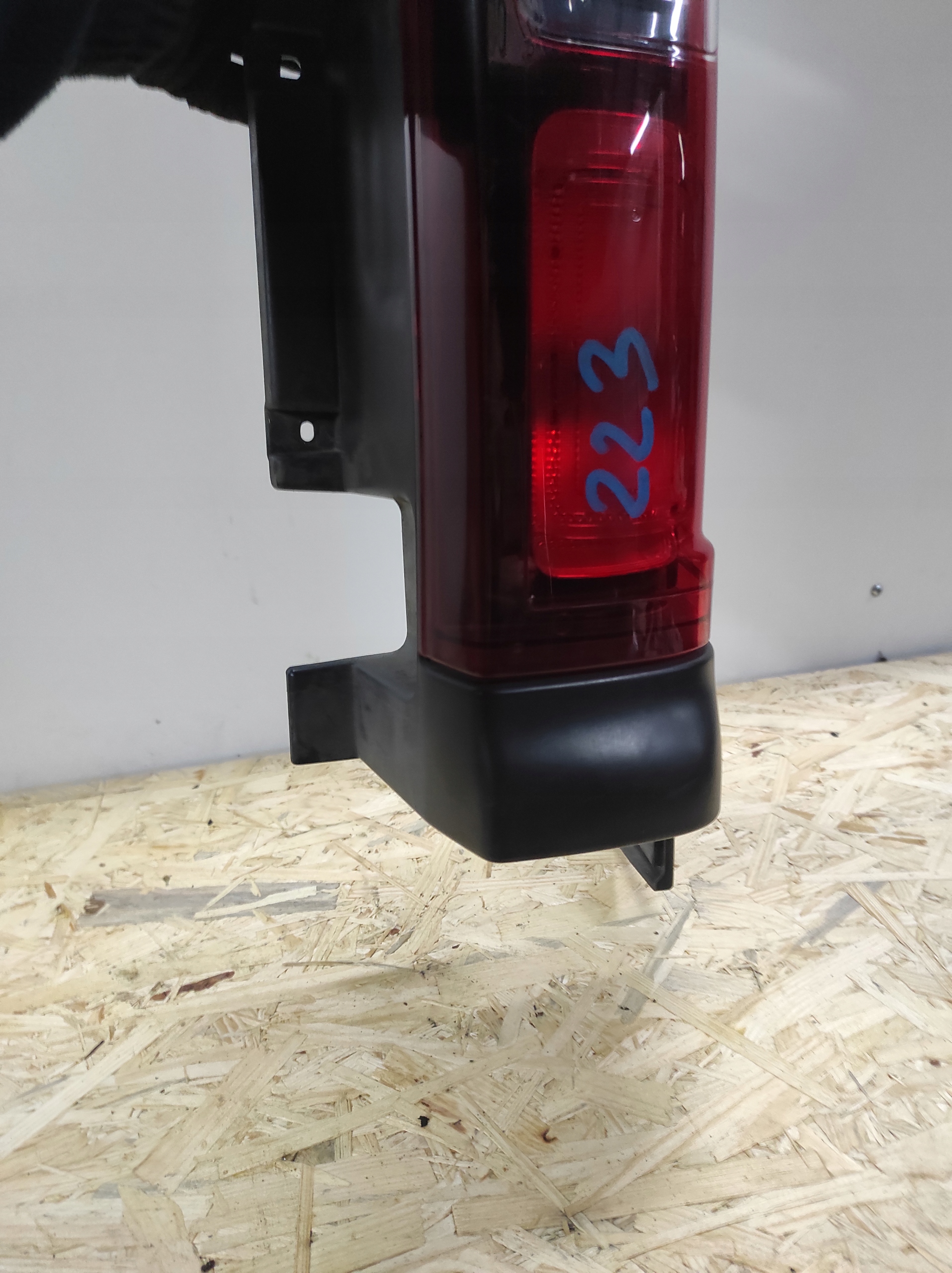 light right rear part right rear RENAULT TRAFIC III 3 VIVARO B 265A19592R