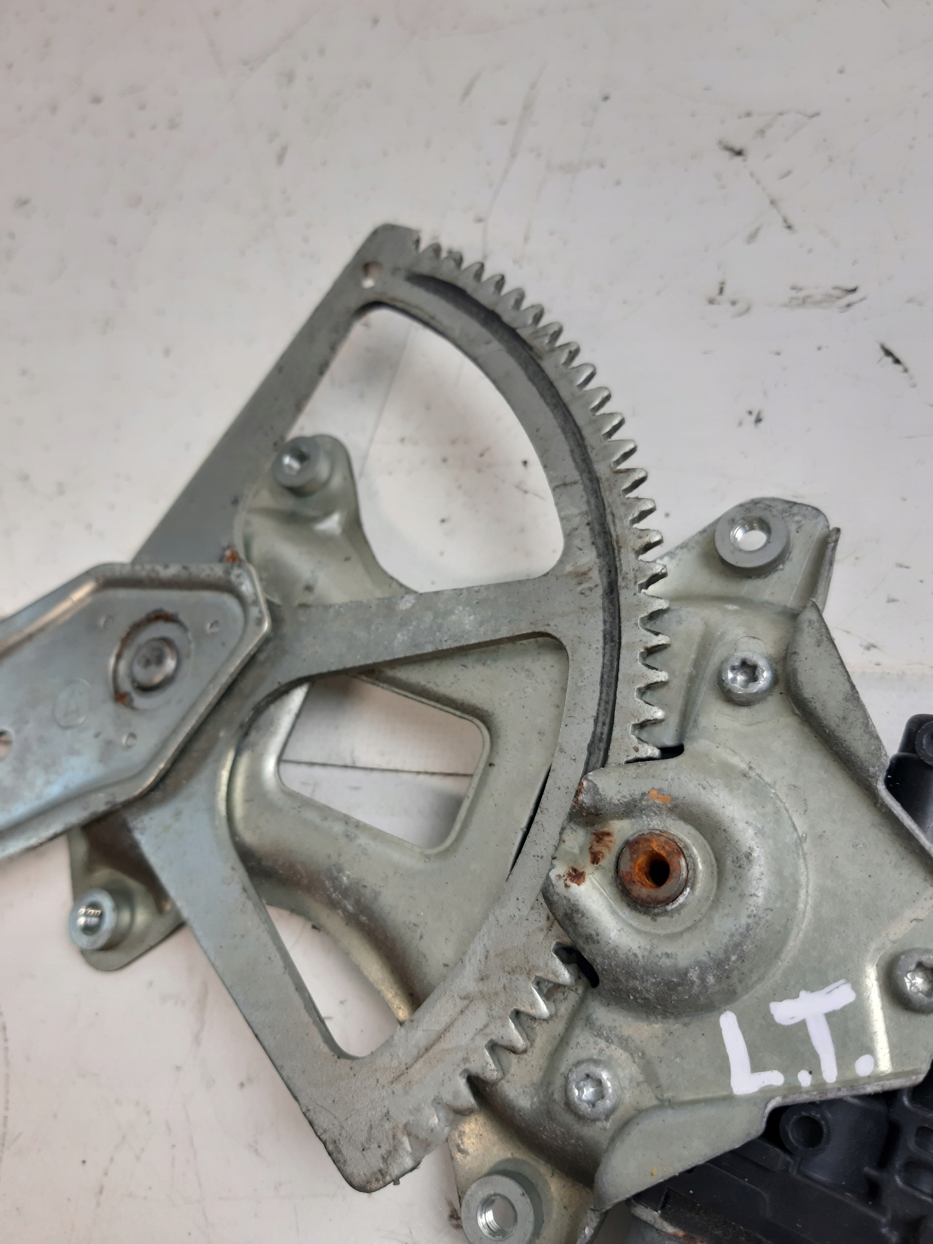 window regulator mechanism left rear part TOYOTA PRIUS II