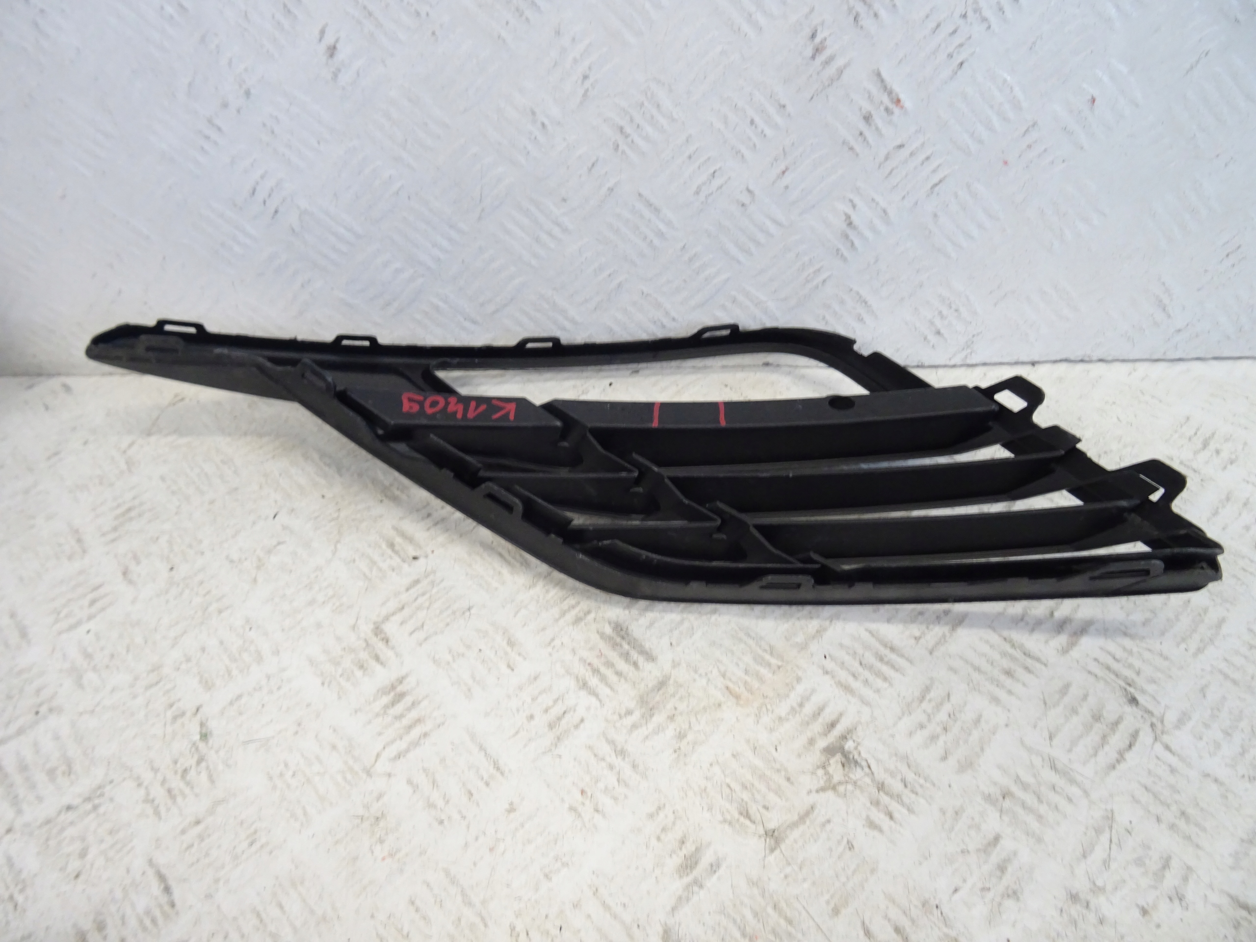 grid of a bumper front front right SEAT LEON III LIFT 5F0853666J