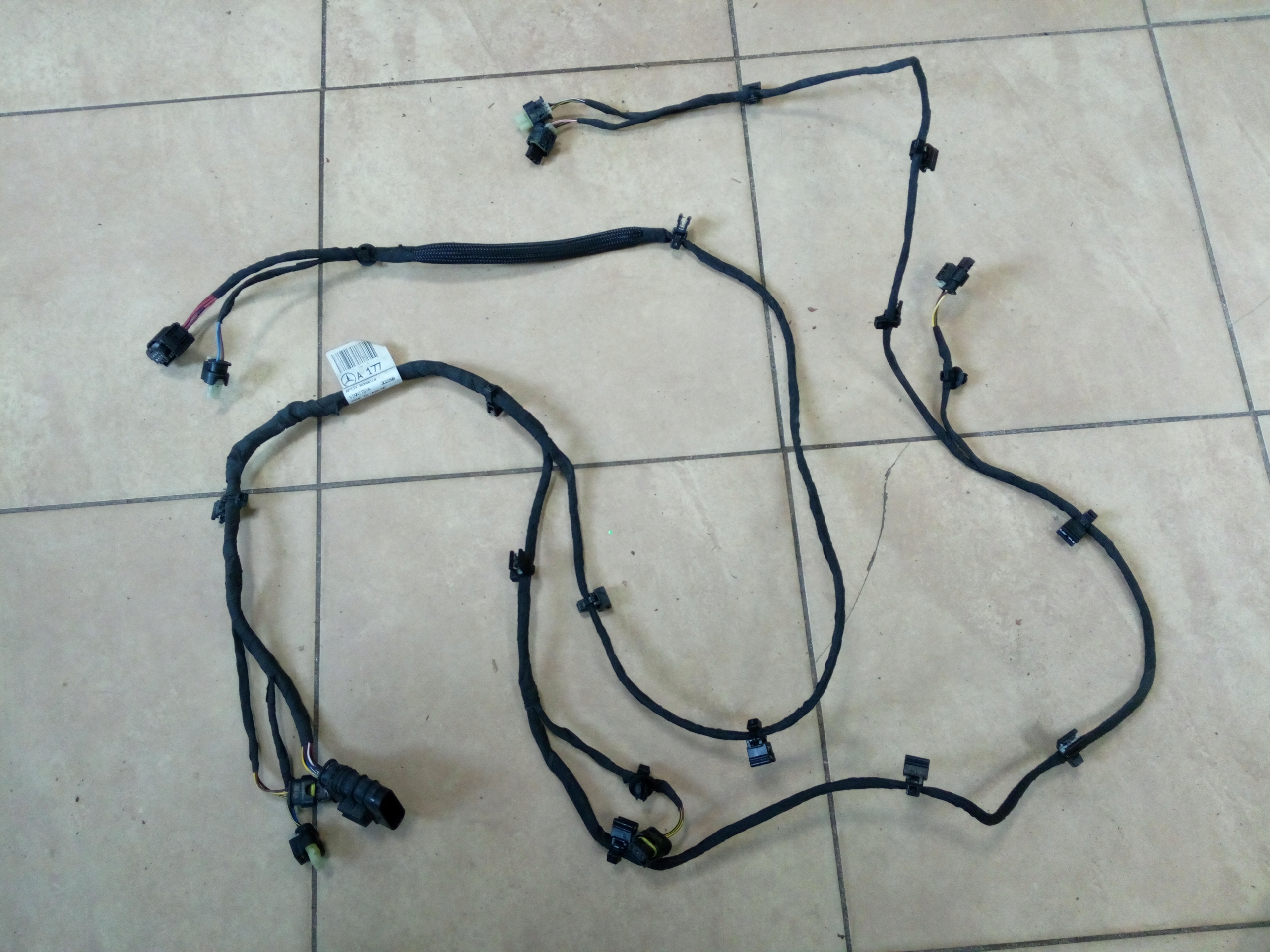 1775404003 1775402729 - Установка джгута PDC MERCEDES W177 orig.*