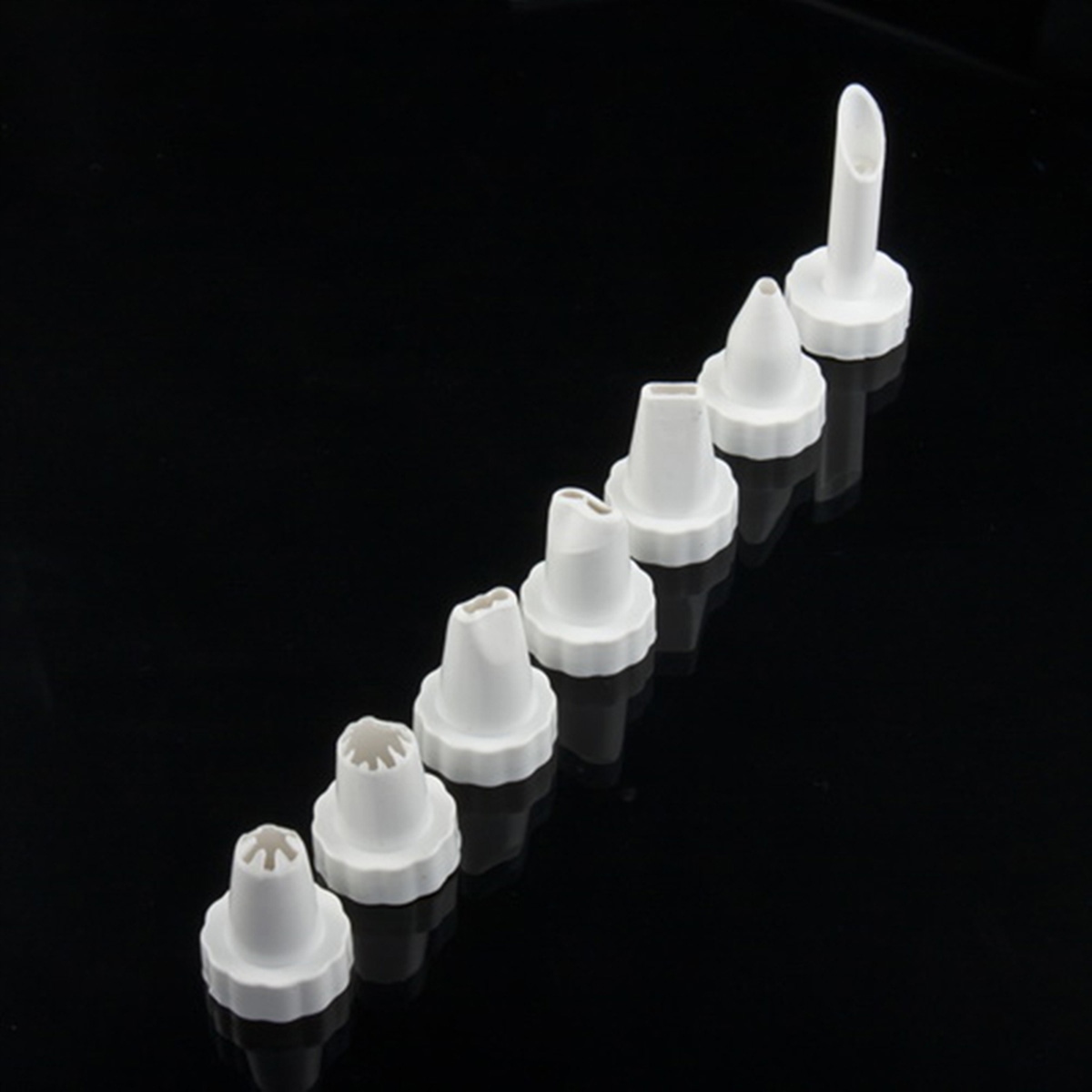 DEKORATOR SZPRYCA CUKIERNICZA DO TORTÓW CIAST STRZYKAWKA 8 KOŃCÓWEK AG406 Rodzaj dekoratorów dekoratory do ciastek