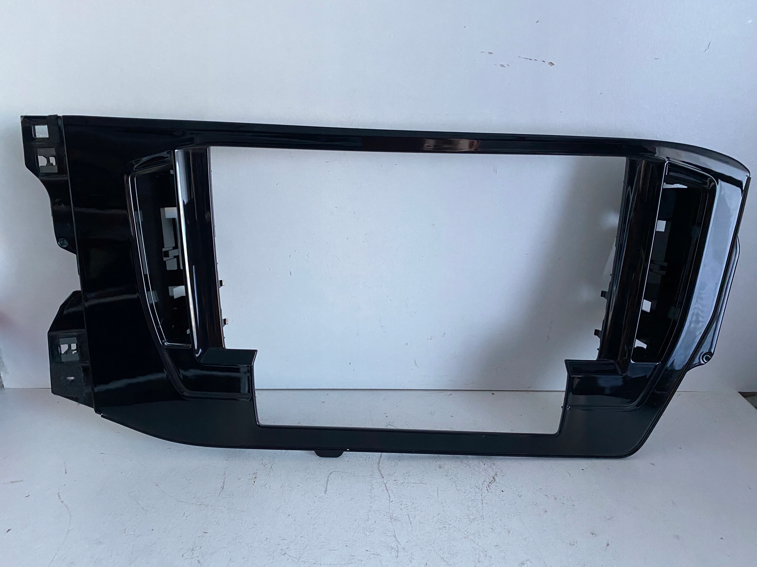 VW TOUAREG 3 РАМКА ДЕКОР ЧЕРНЫЙ ФОРТЕПИАНО 761858069A