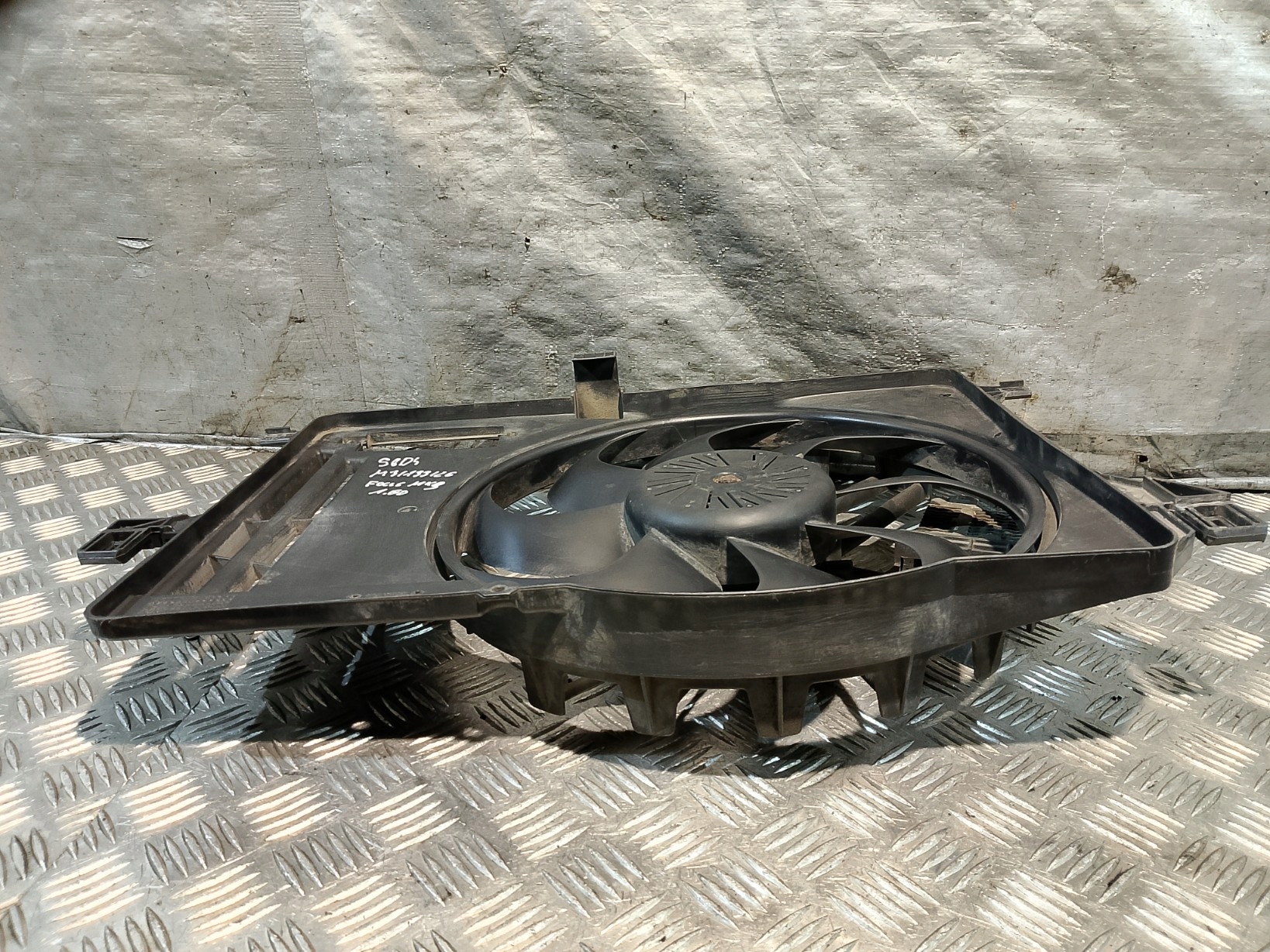 obal ventilátor chladiče FORD FOCUS MK3 1.6 TDCI 8V61-8C607-EB