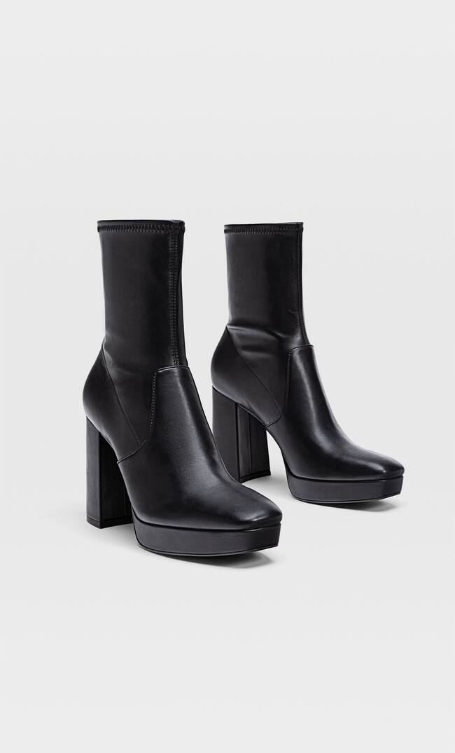 

Stradivarius_botki Na Platformie Czarne 9404770