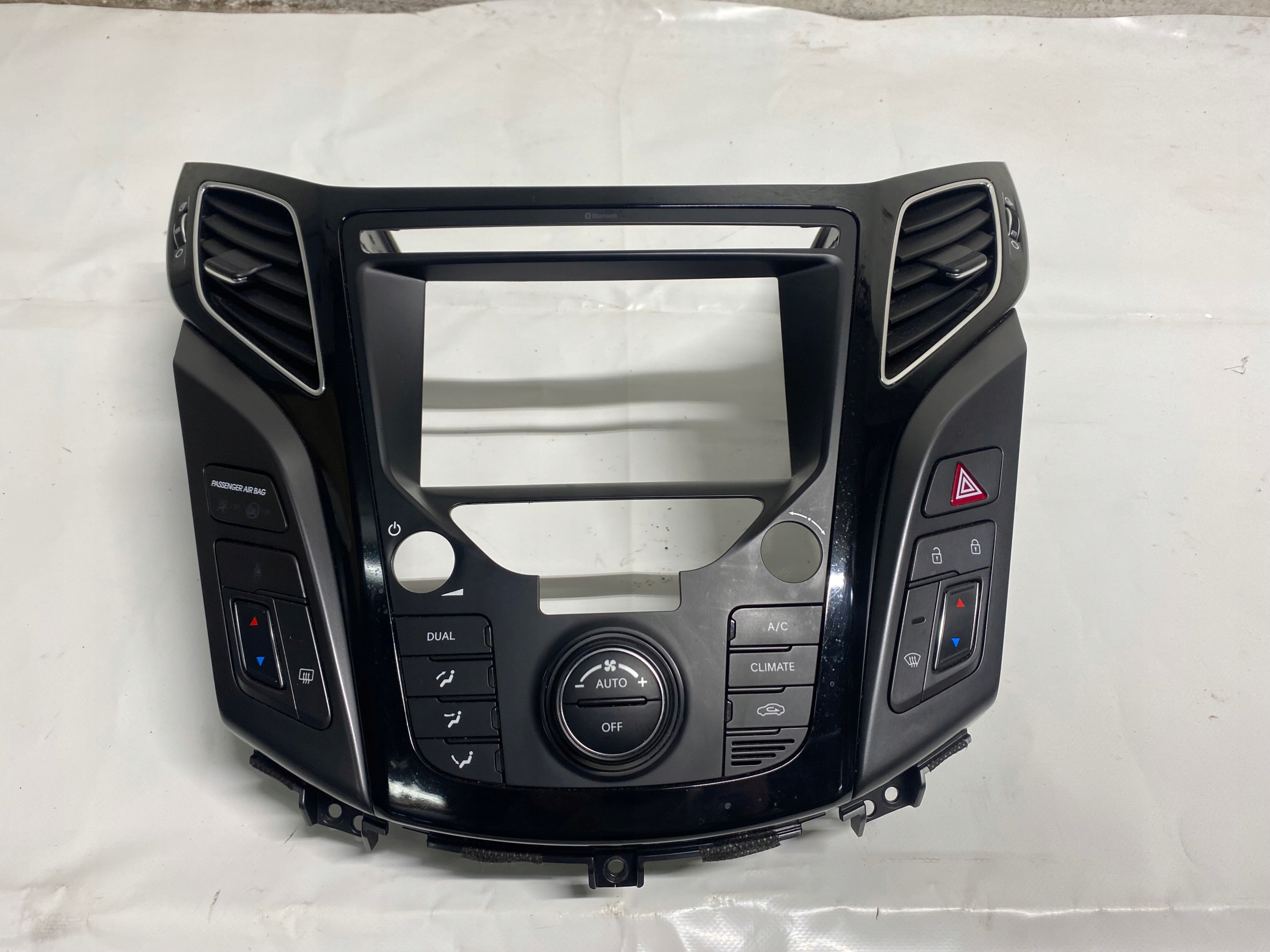 HYUNDAI I40 LIFT grid air conditioning devices central frame navigation devices console 15-19