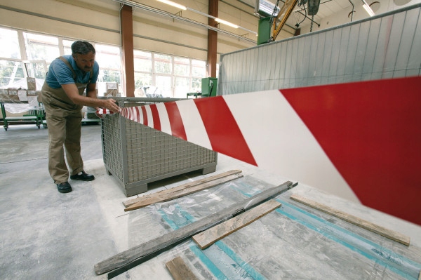 Taśma ostrzegawcza czerwono-biała 33m TESA 60760 Długość 33 m