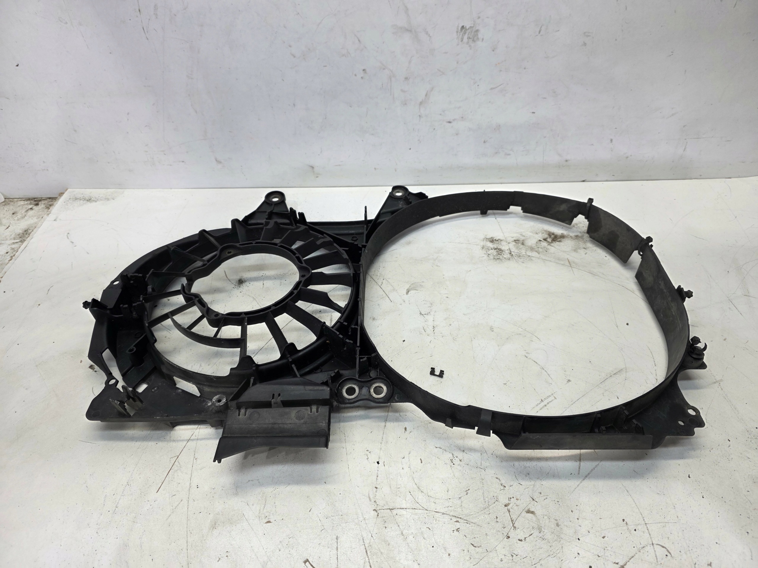couverture ventilateurs AUDI A4 B7 2.5 TDI 8E0121205T original