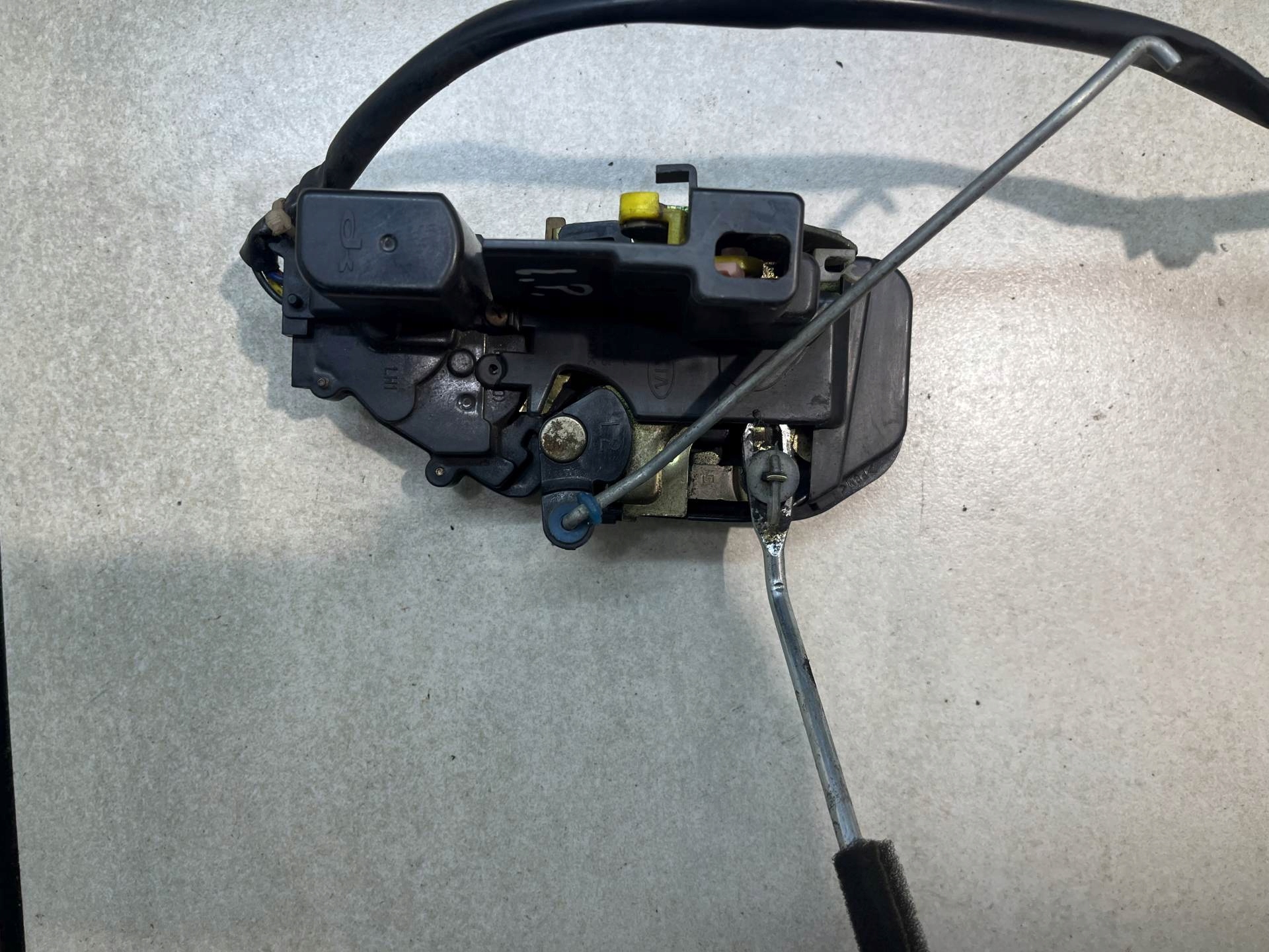 lock door left front 5PIN KIA CARENS II 1.6 16V