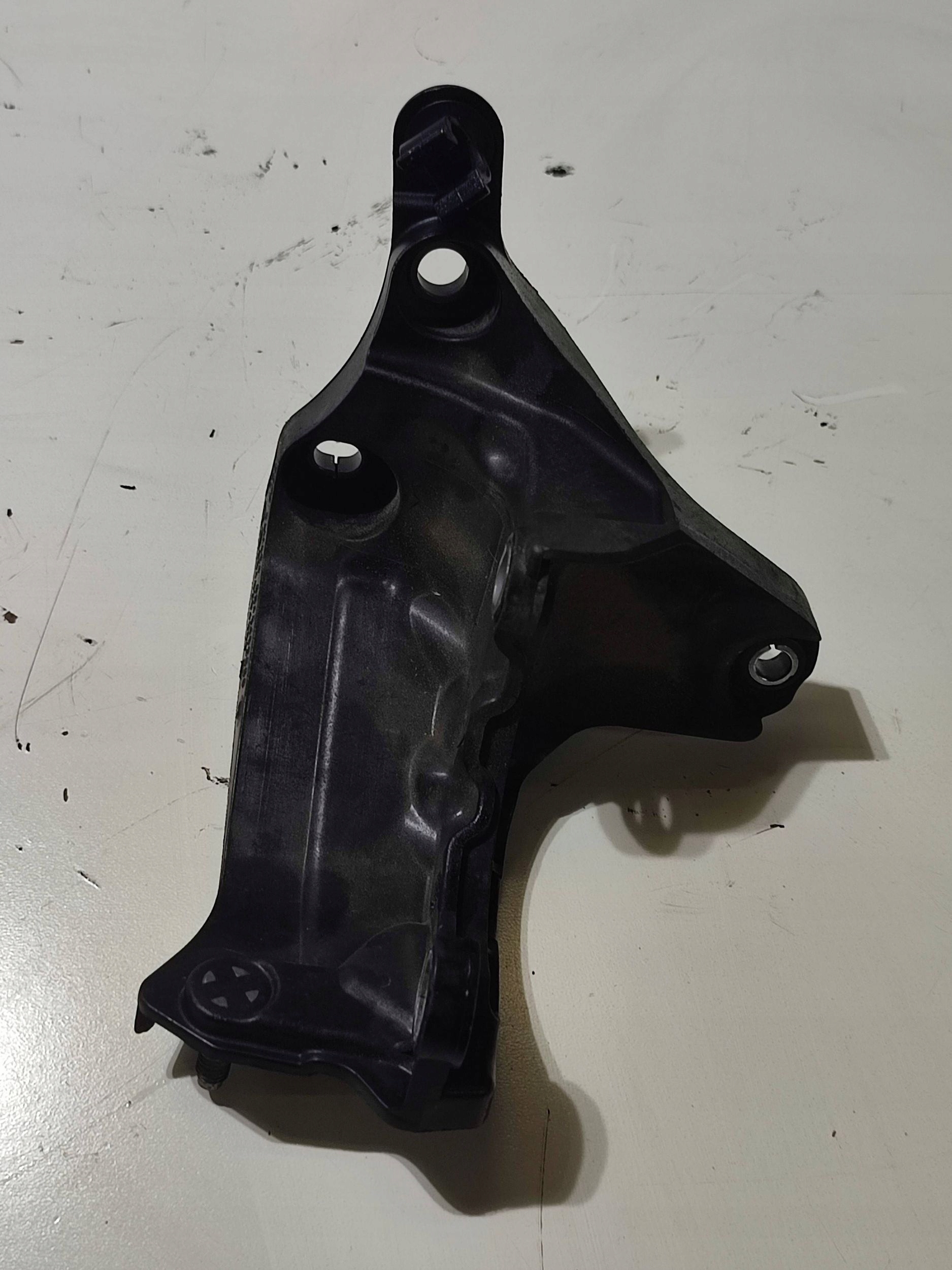Peugeot 2008 II 2020 Support / Support plaque Moteur