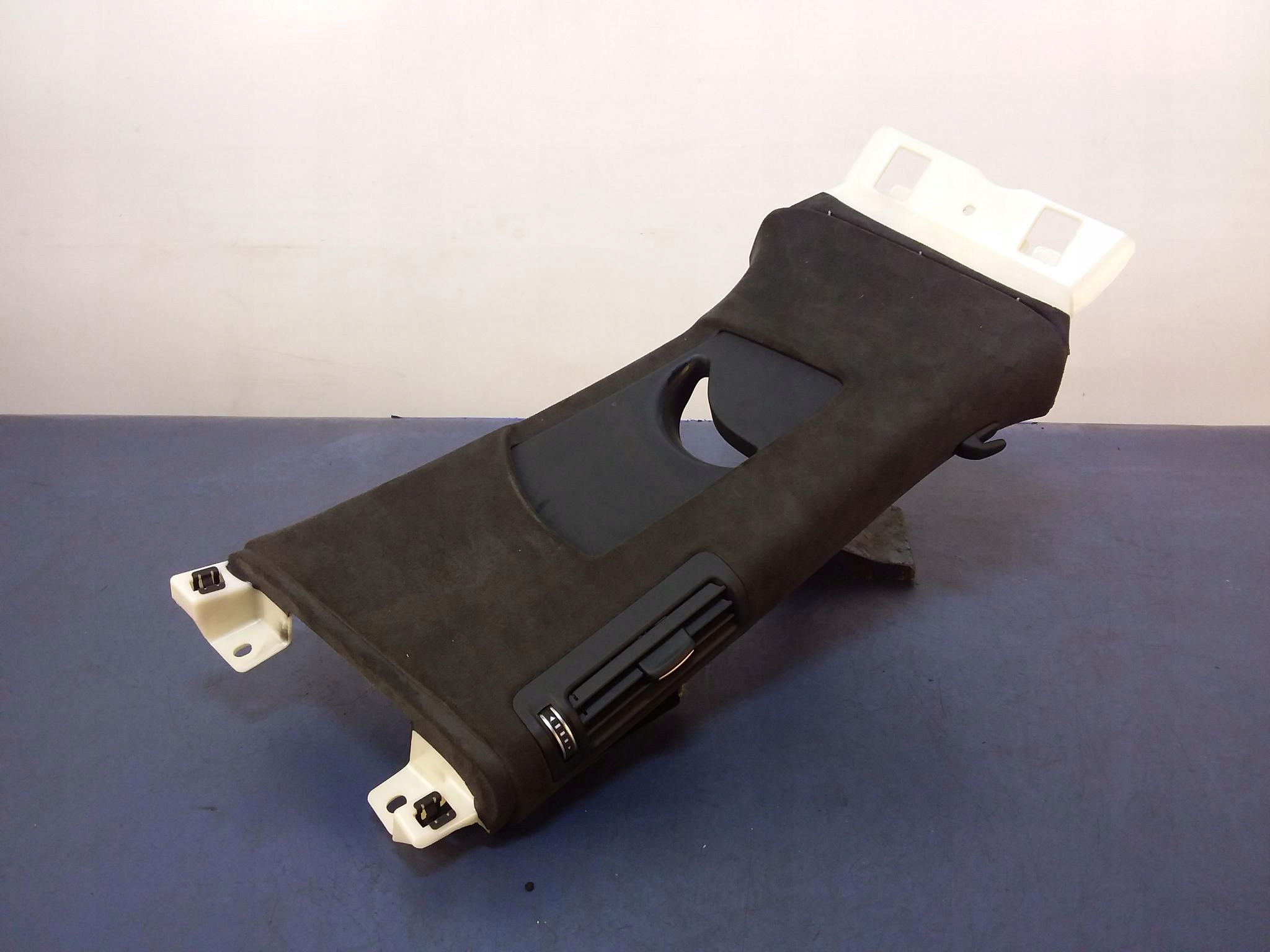 AUDI A8 D4 OSŁONA SŁUPKA ŚRODKOWEGO PRAWA Producent części Audi OE