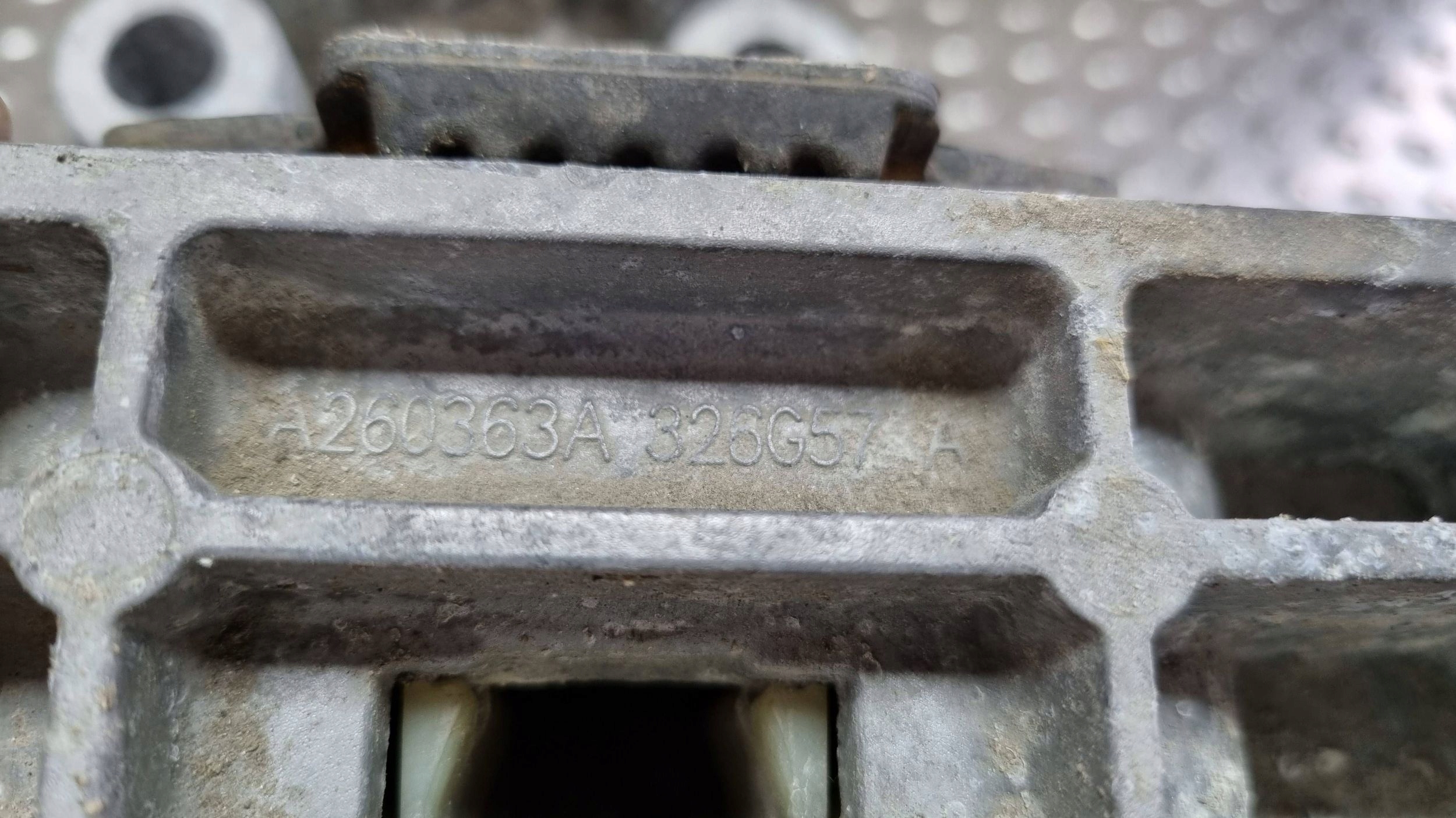 holder engine mount right 32298325 VOLVO XC40 II 1.5 2.0B HYBRYDA