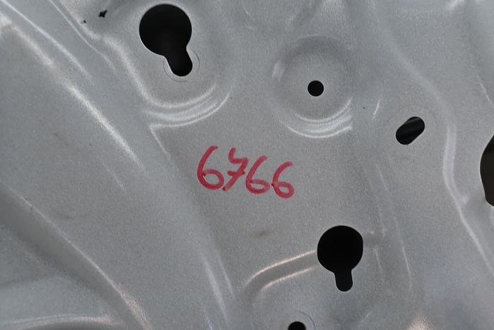 TOYOTA YARIS III LIFT 17- door left front front