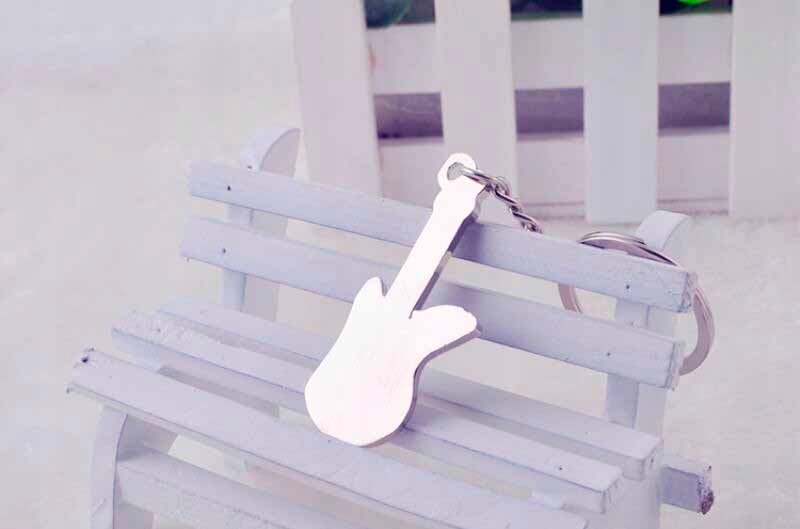 BRELOK METALOWY ZAWIESZKA DO KLUCZY TOREBKI GITARA ROCK BRYLOK PRZYWIESZKA Cechy dodatkowe brak