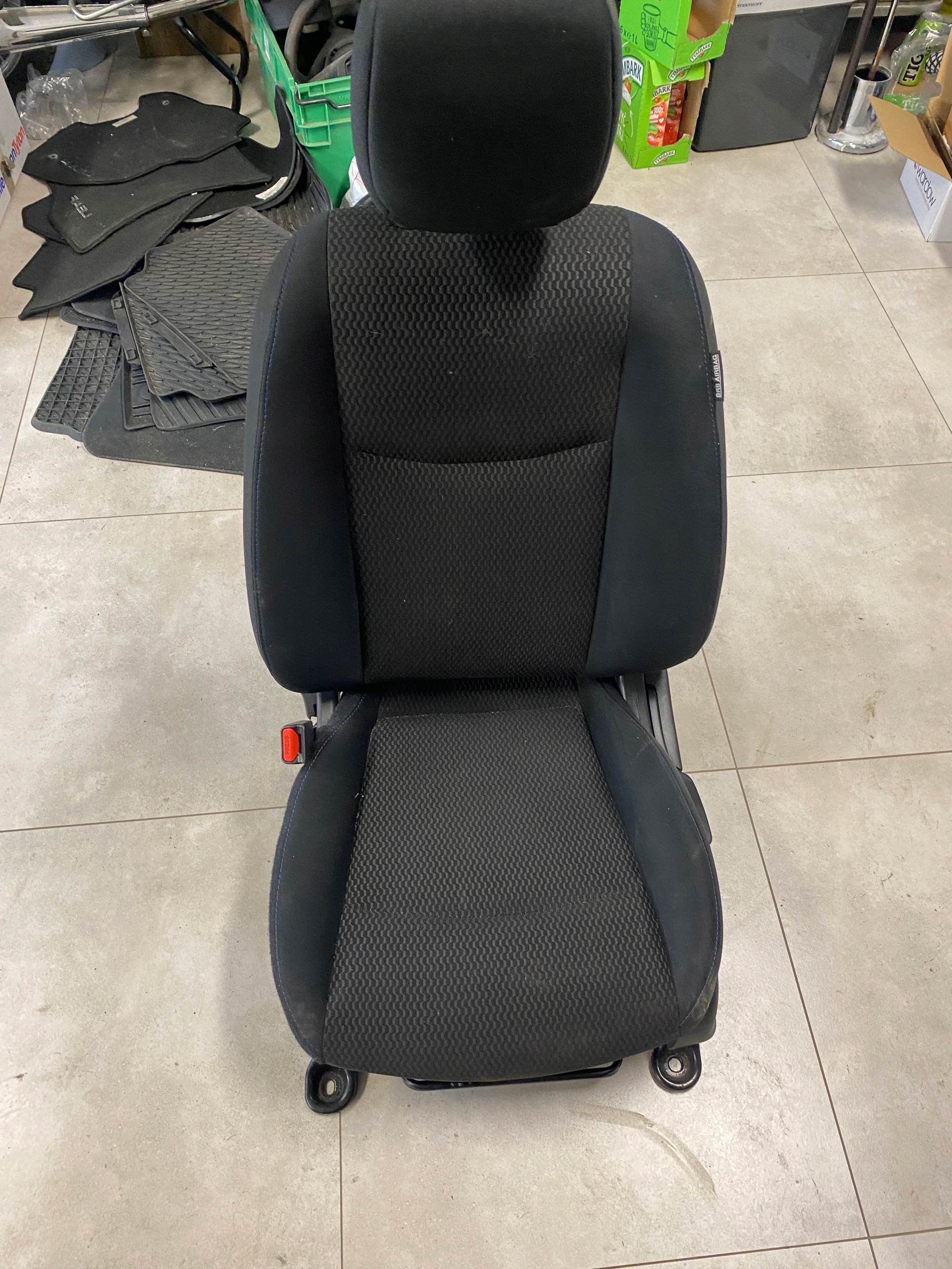 NISSAN LEAF И СТУЛ ВОДИТЕЛЯ ПОДОГРЕВОМ