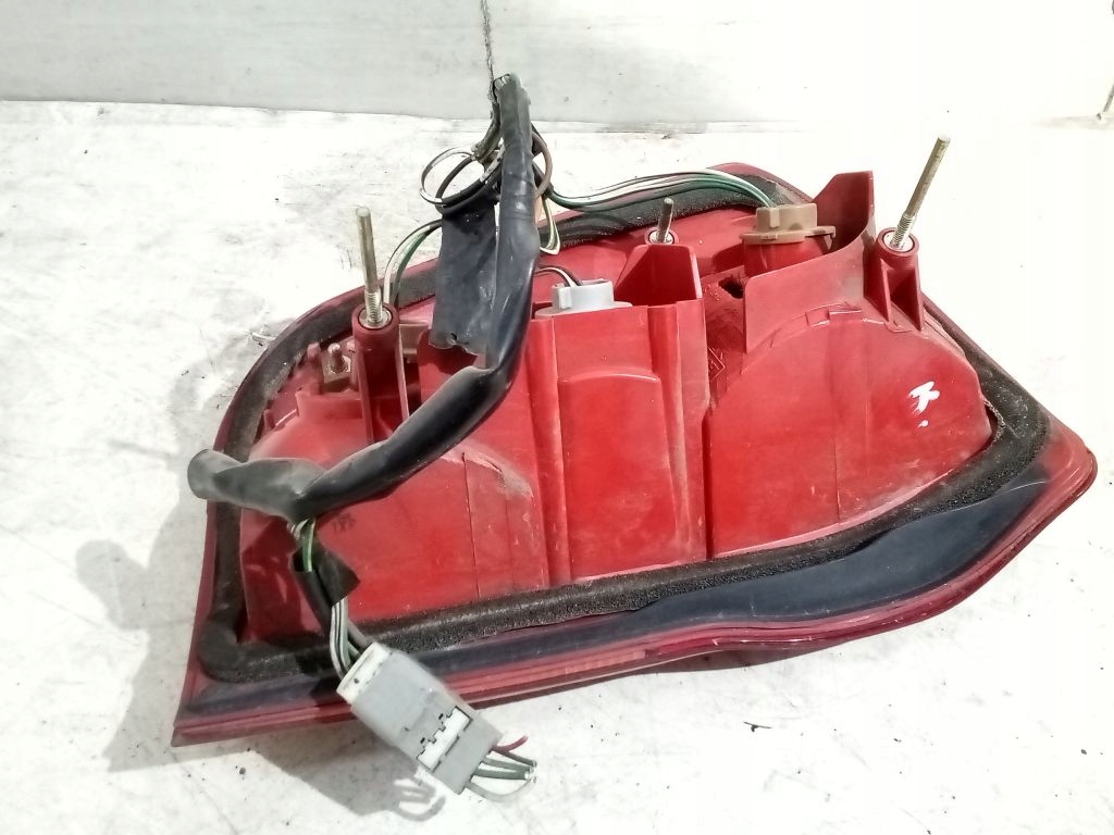 Toyota Rav4 II 2 light right rear part rear