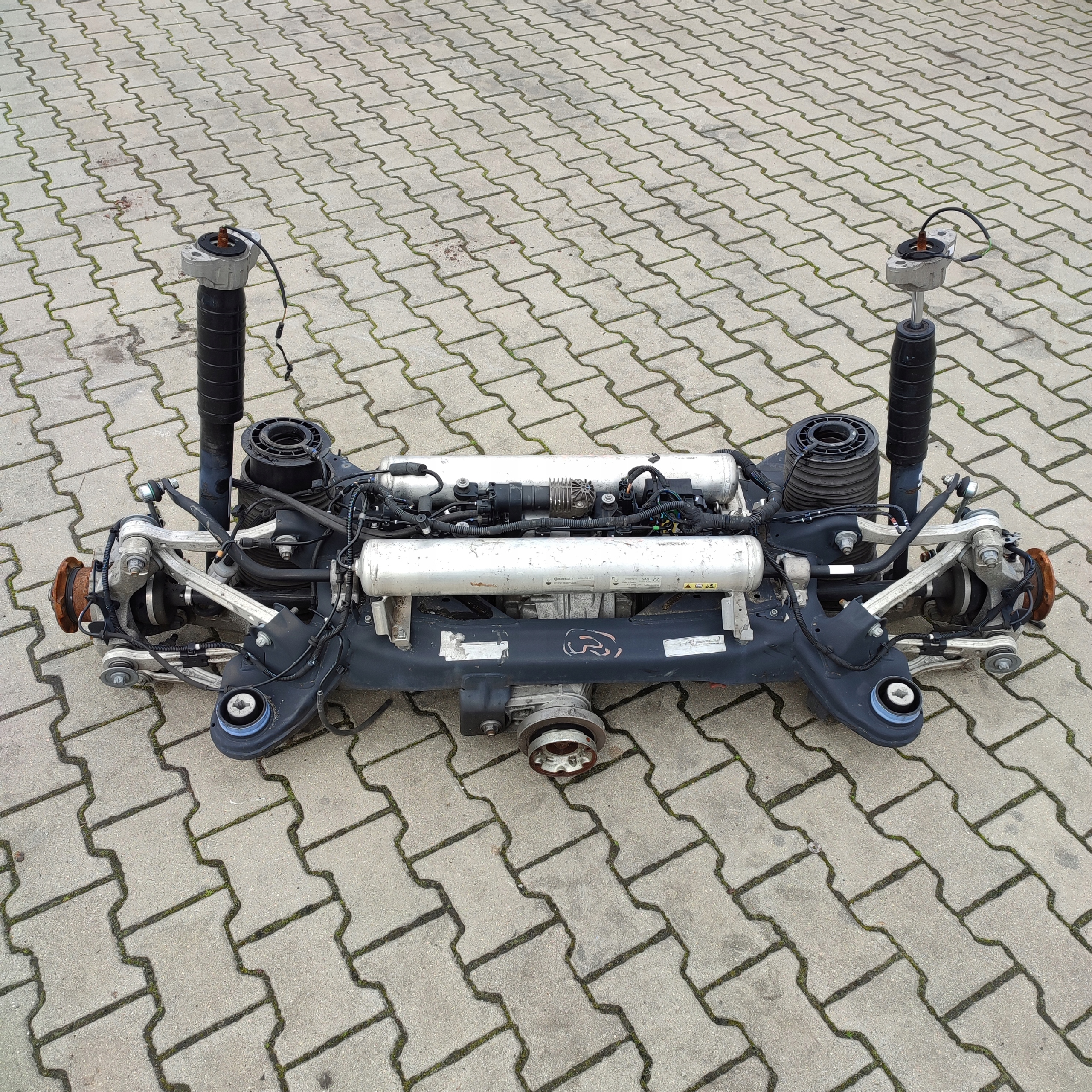 MASERATI LEVANTE 3.0 ПІДВІСКА ЗАД. В ЗБОРІ