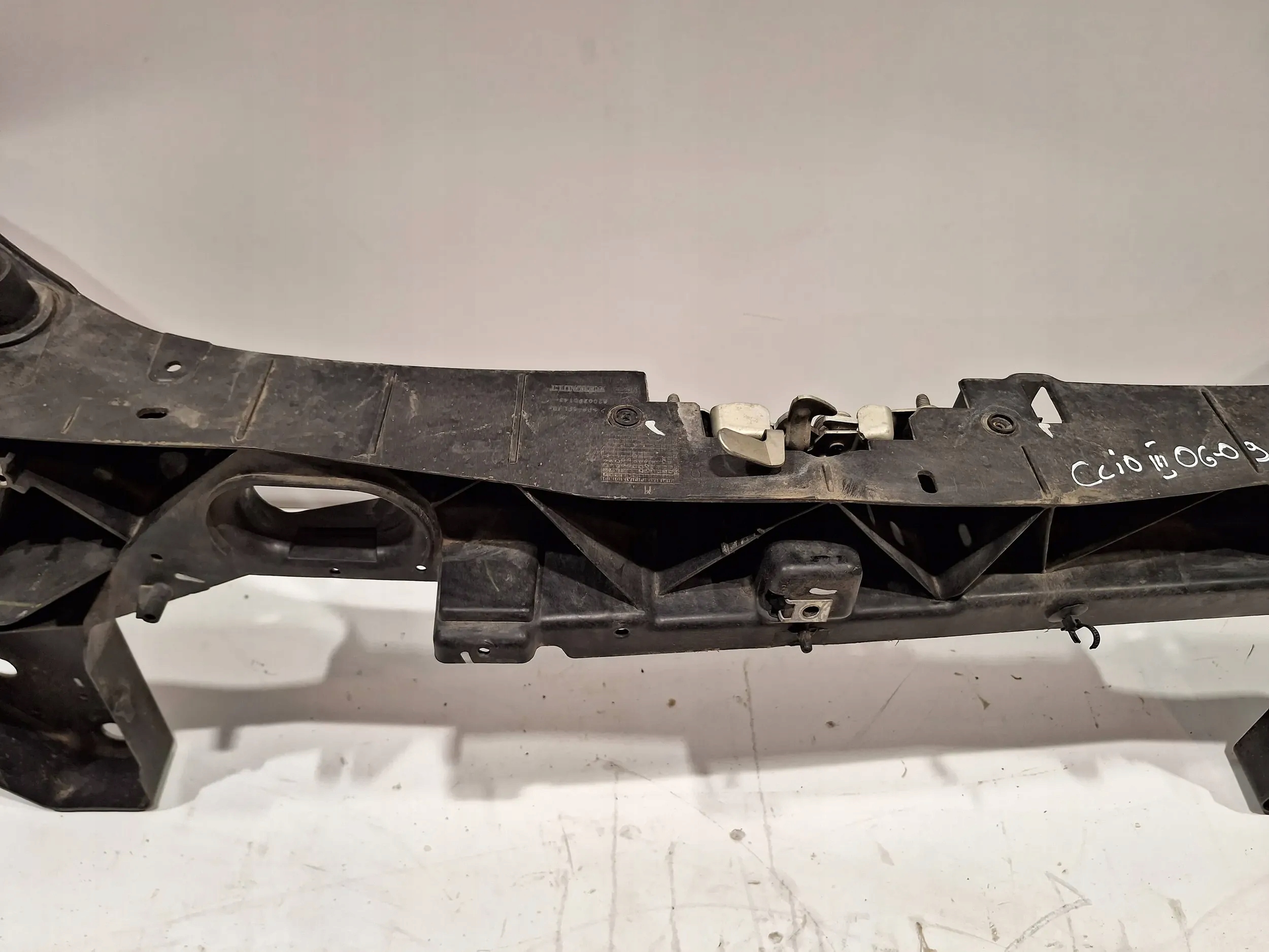 support panel for radiators okular 8200290143 Renault Clio III 05-09