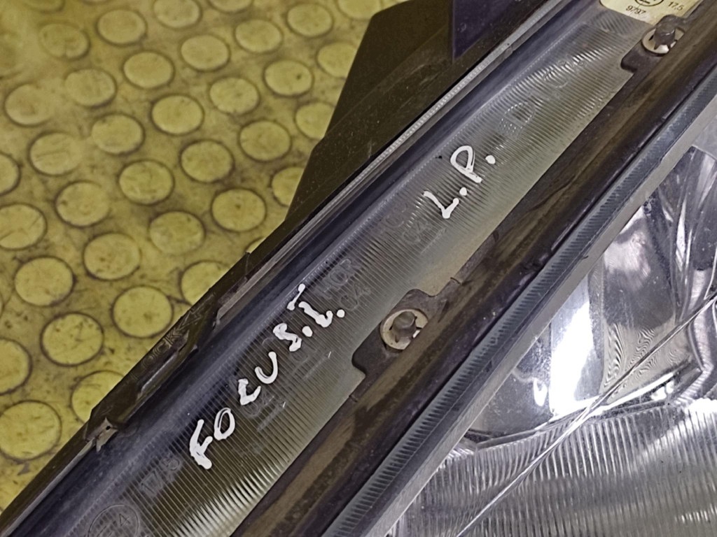 FORD FOCUS MK1 REFLEKTOR light left front