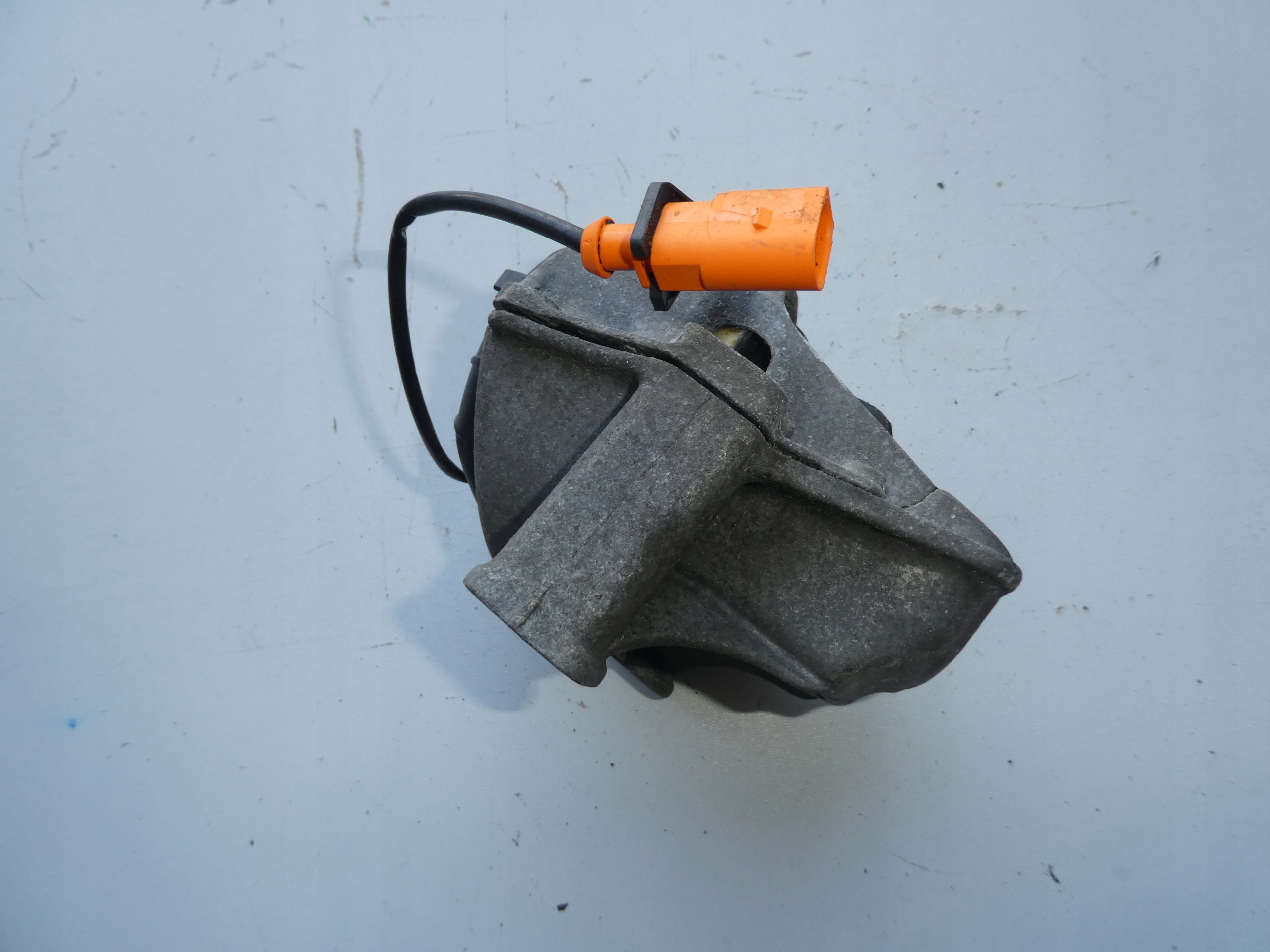 engine mount AUDI A4 B8 A5 Q5 8R0199381