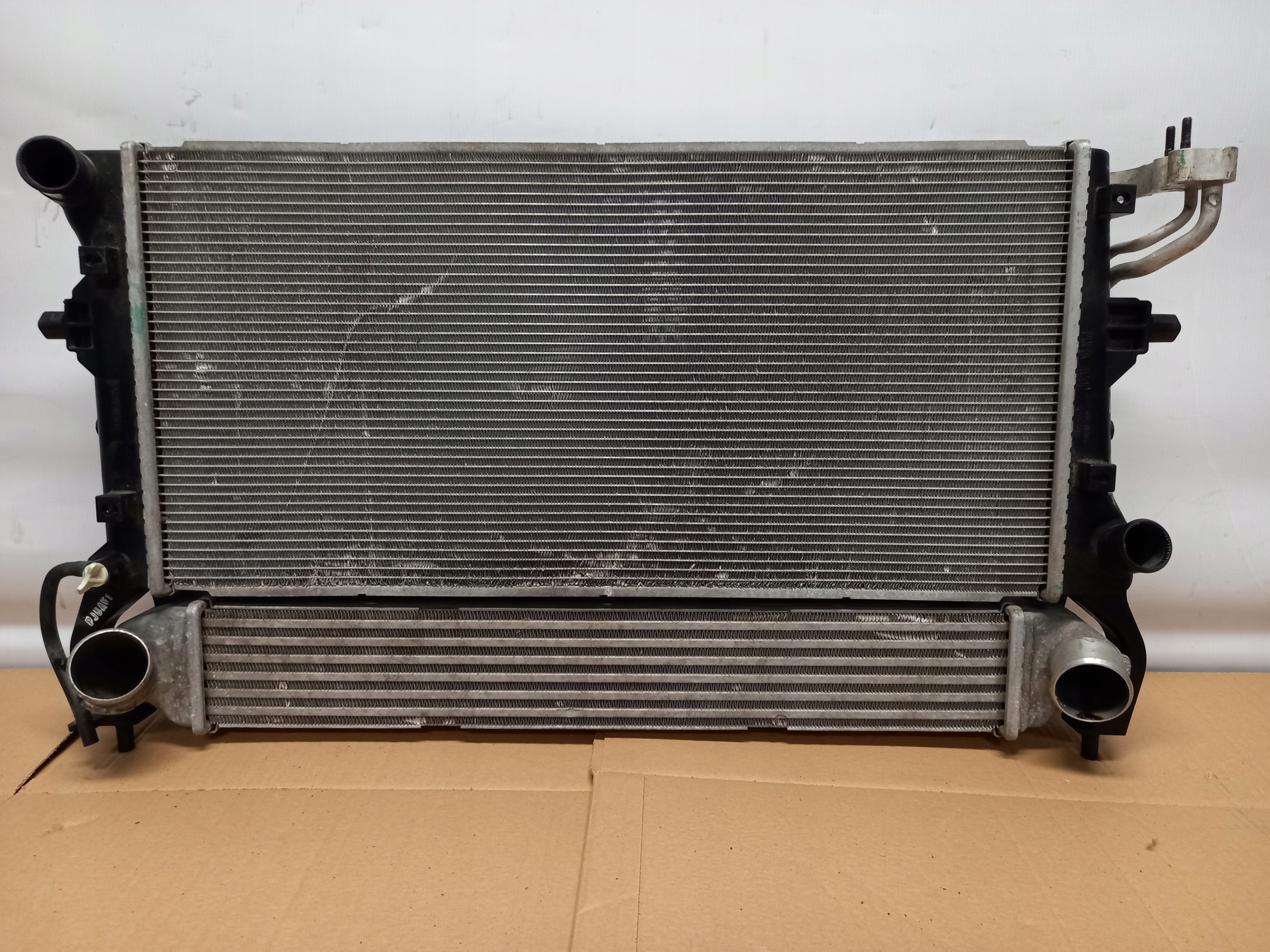 КОМПЛЕКТ РАДИАТОРЫ HYUNDAI i30 KIA CEED 1.4 T-GDi 25310-G4300