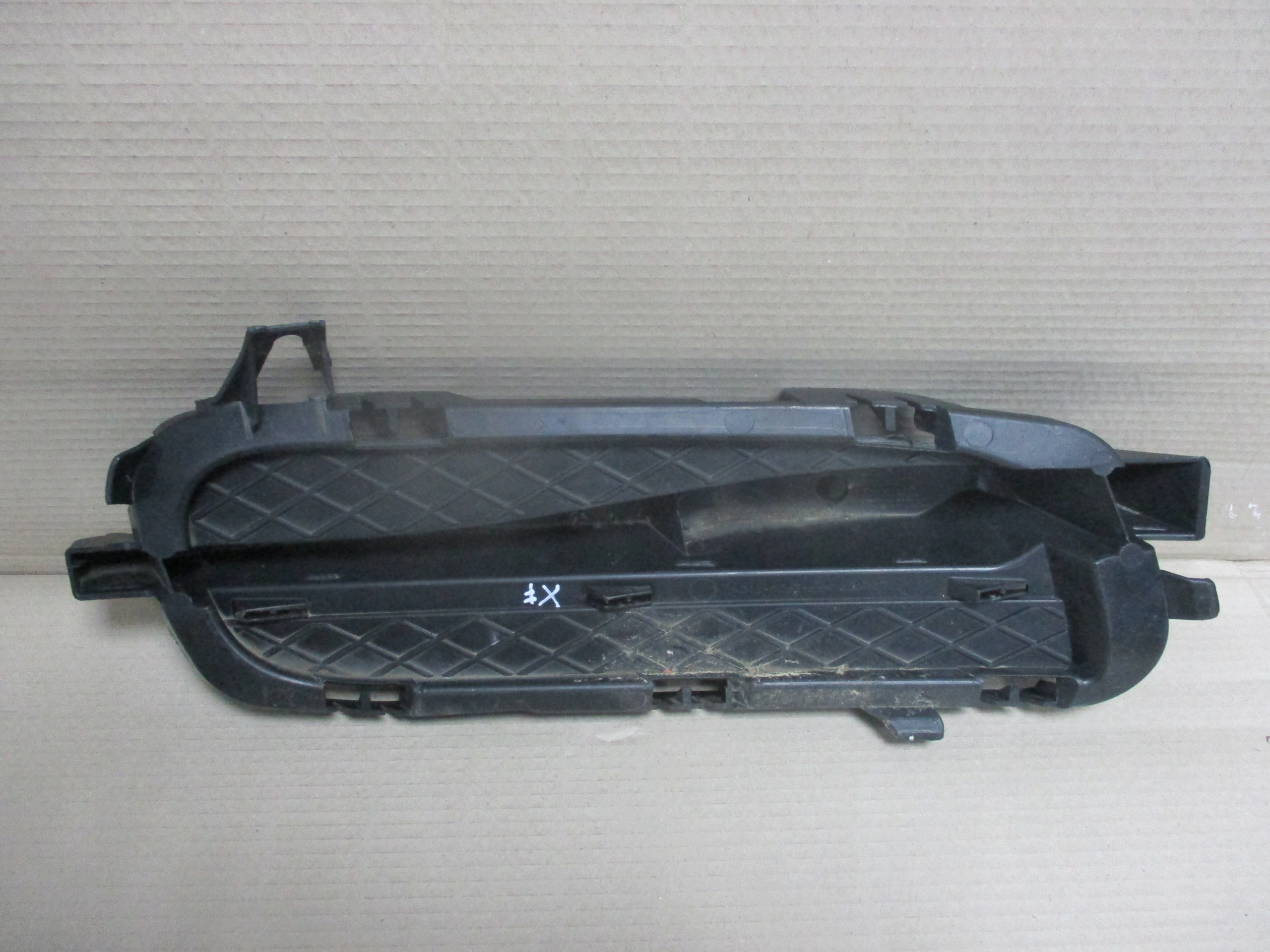 grid spoiler of a bumper left Jaguar XF X250 07-11