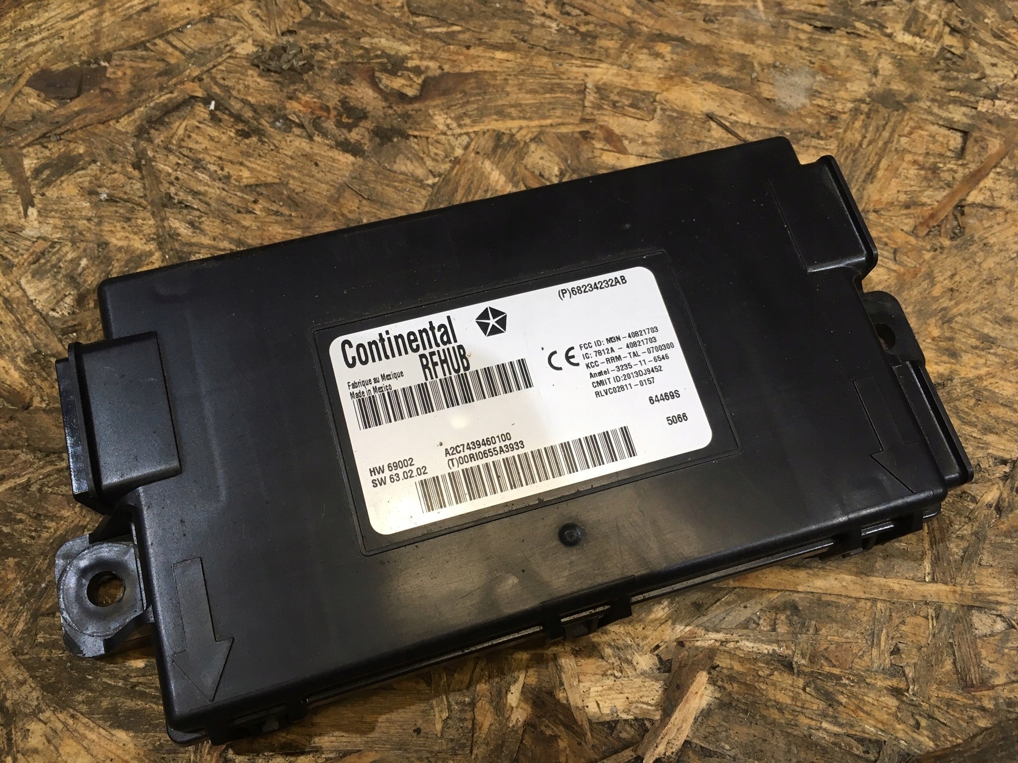 68234232AB - Приймач модуль Keyless Challenger 2015 5,7 HEMI