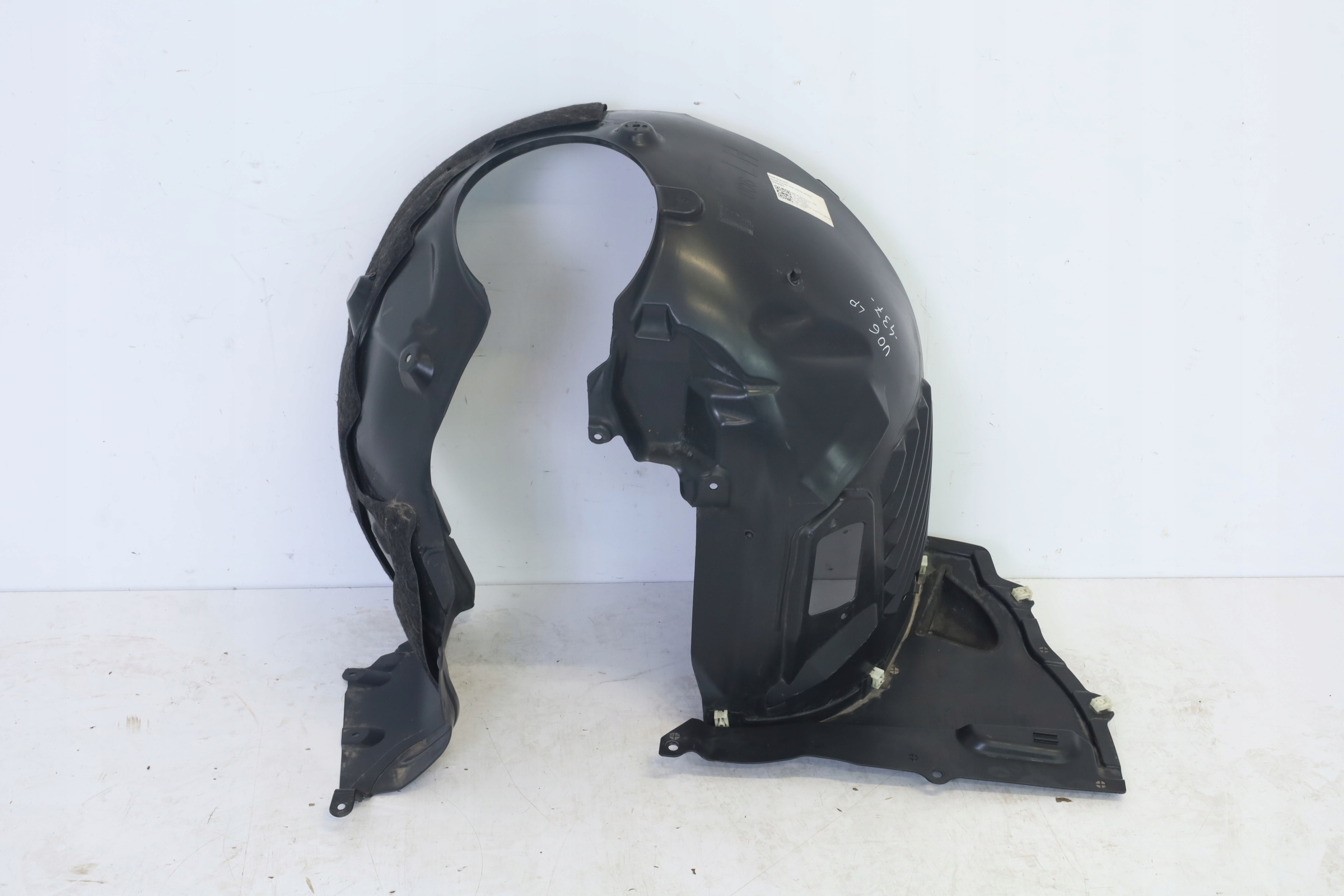 NADKOLE LEWY PRZÓD BMW U06 8498437