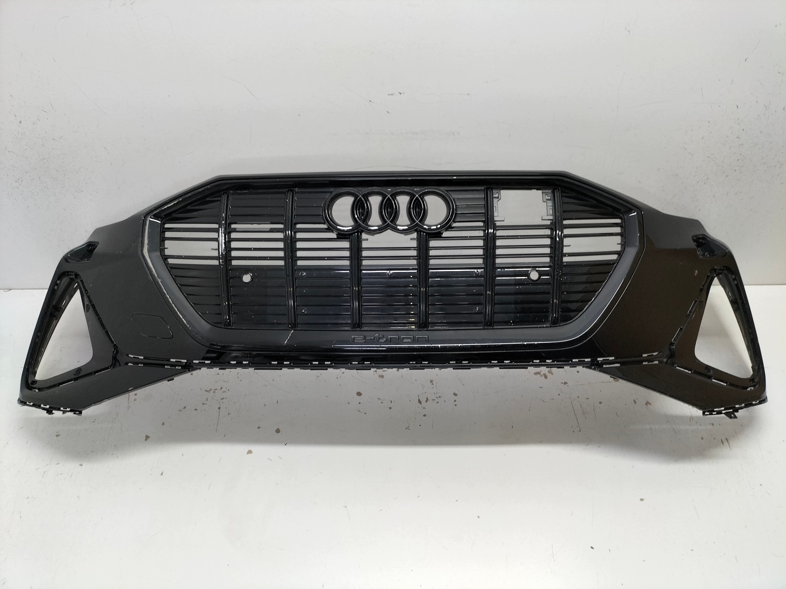 front bumper front AUDI E-TRON ETRON 4KE 19- S-LINE wersja below spryskiwa