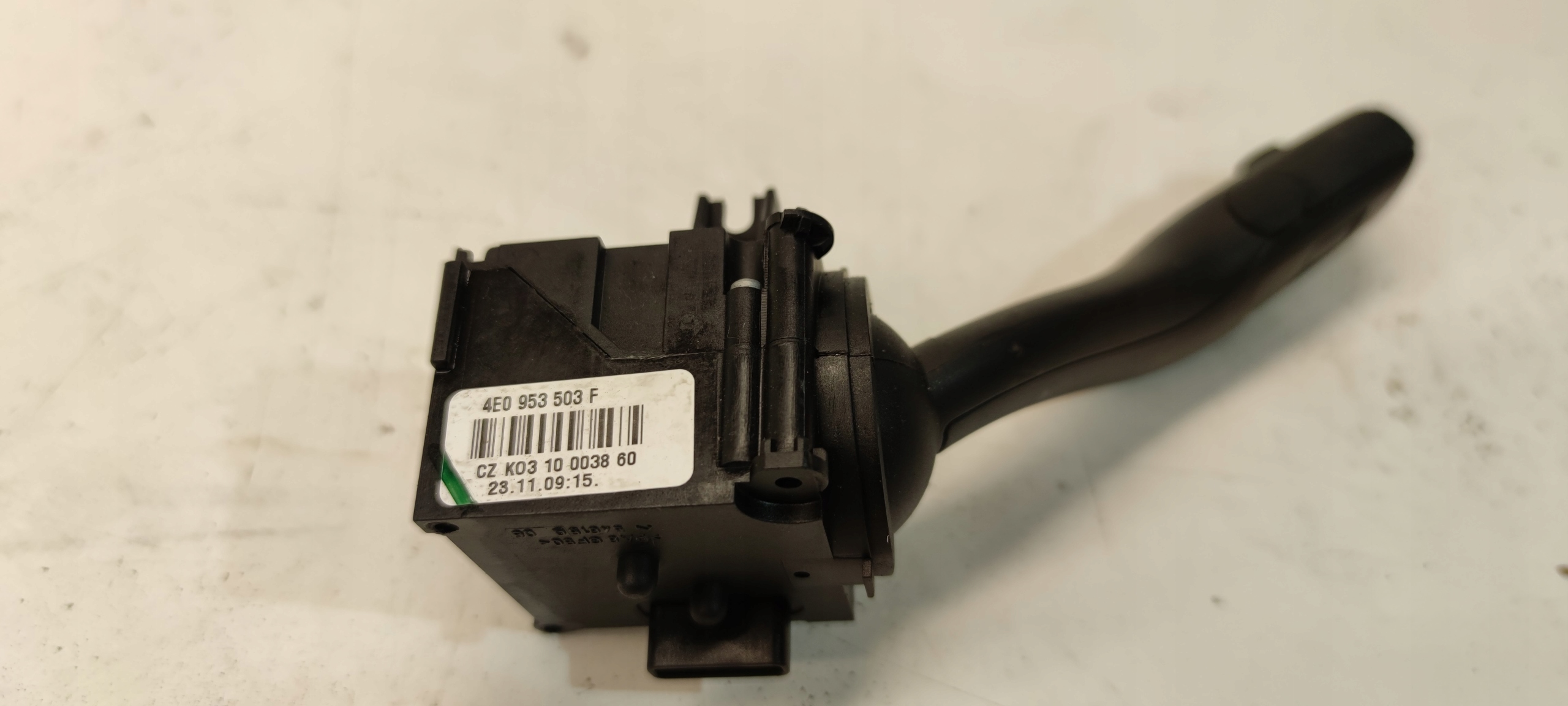 COMMODO ESSUIE GLACE AUDI A4 A6 Q7 4E0953503F