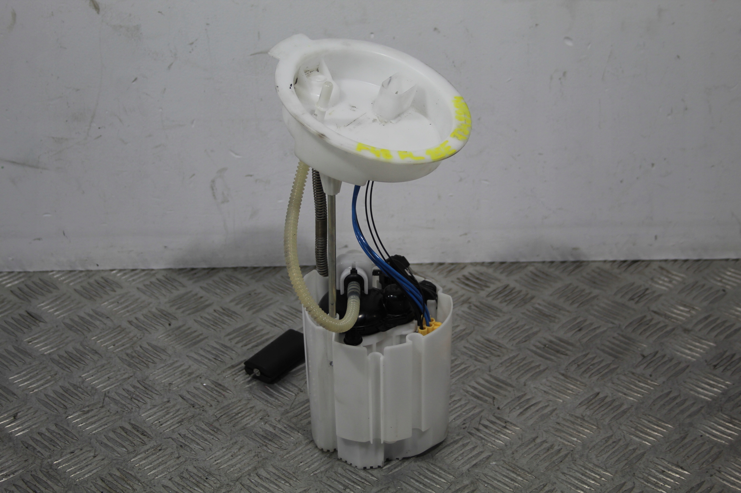 feed pump BMW X1 F48 LIFT XE 25E 7349984