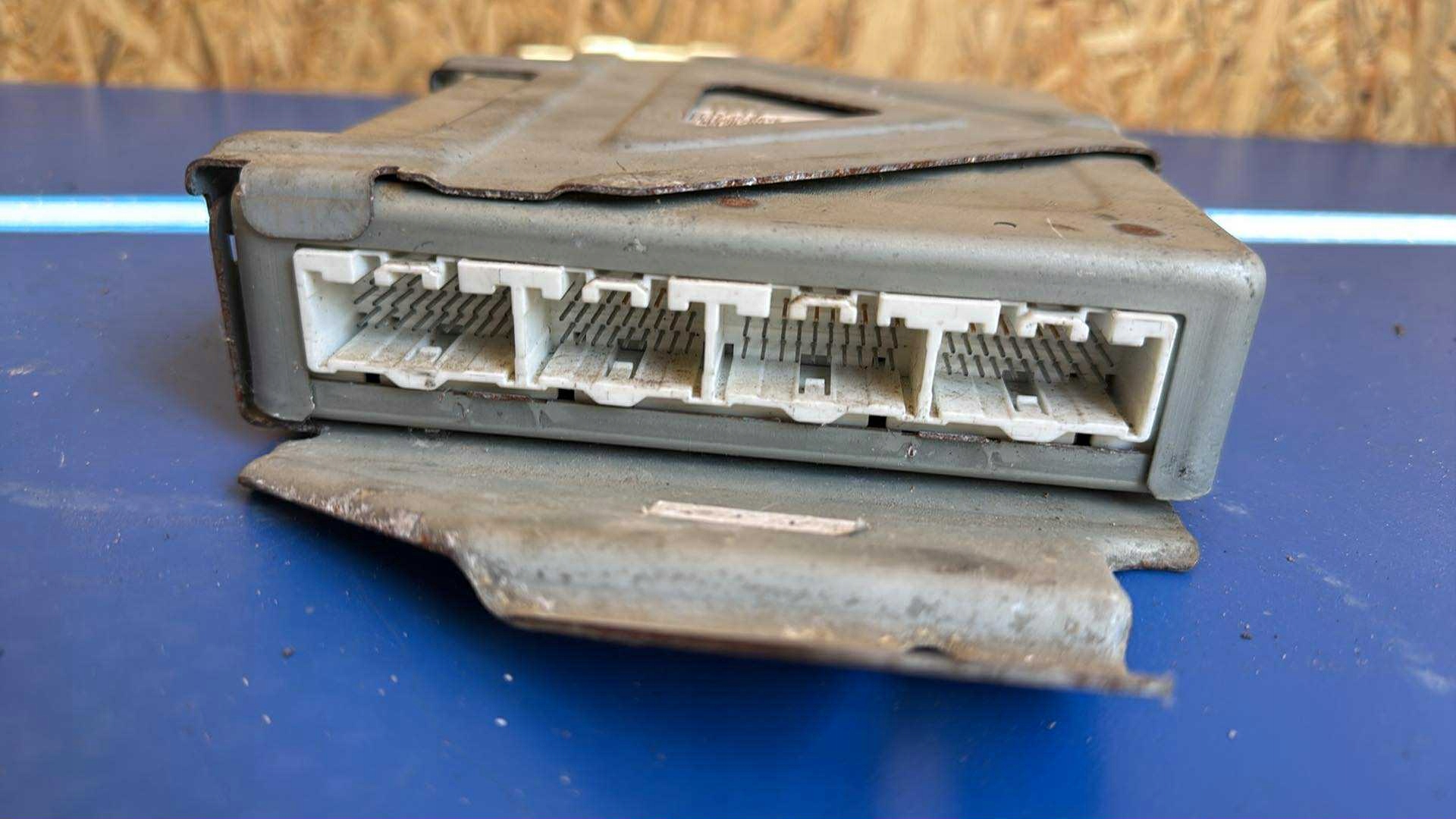 MAZDA 6 2.0 computer module control unit of the engine ECU (LF1718881E) control unit