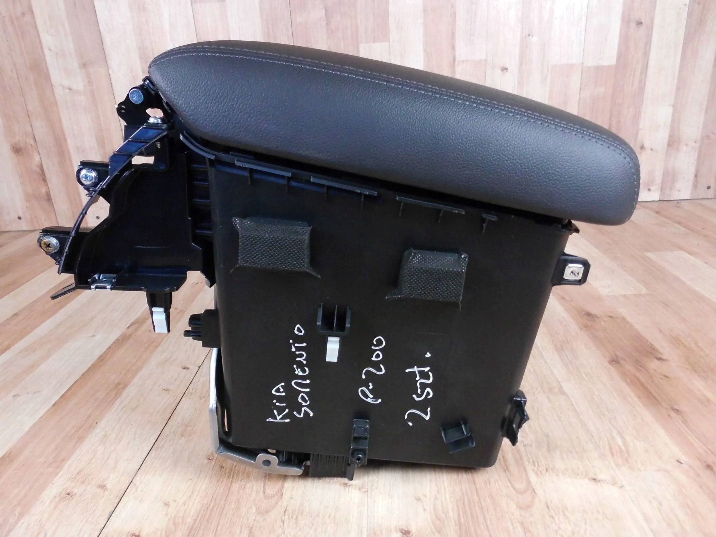 KIA Sorento III 18+ LIFT armrest passenger compartment tune