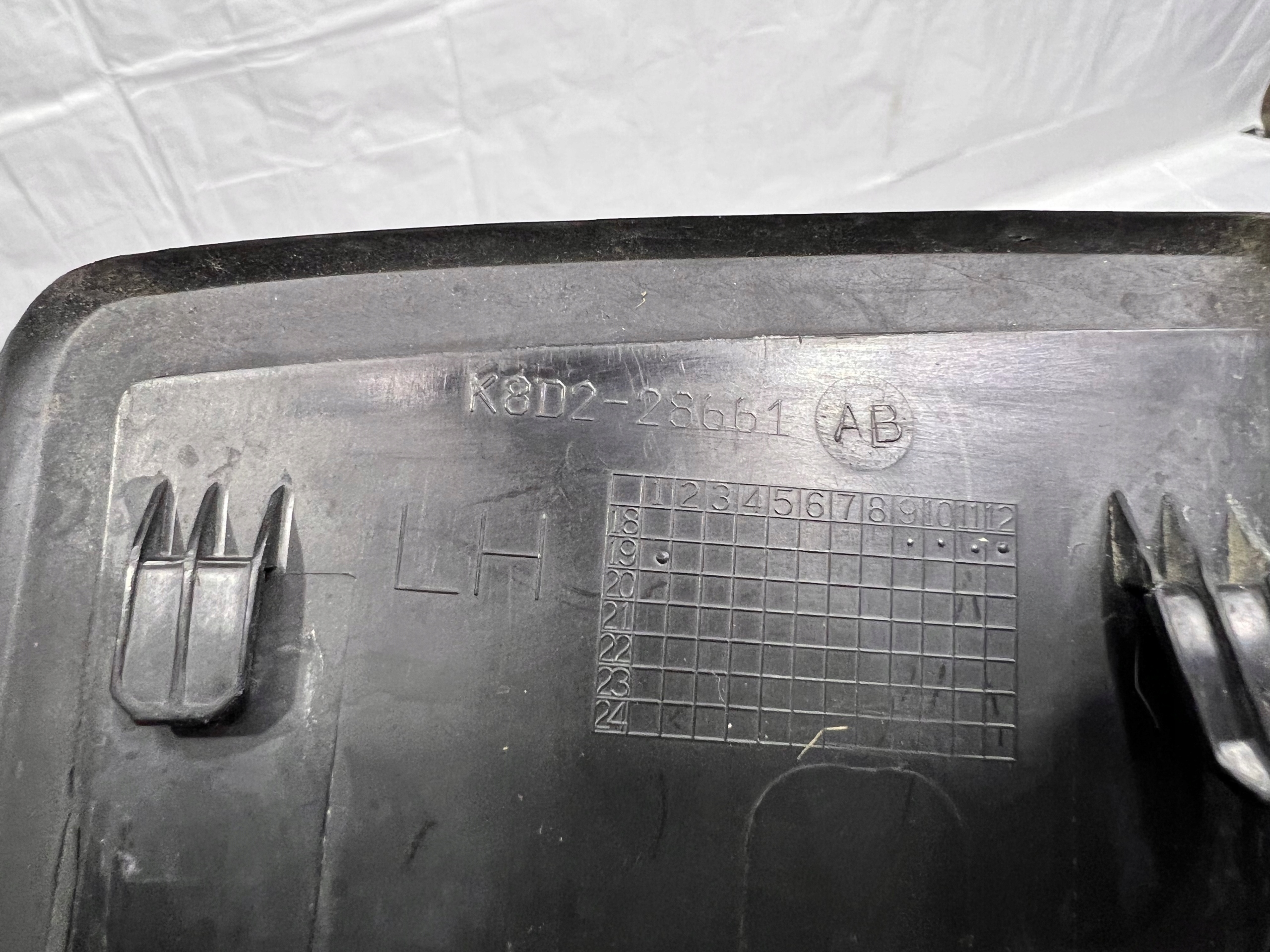 LAND ROVER EVOQUE L551 OSŁONA LAMPY TYLNEJ Producent części Land Rover OE